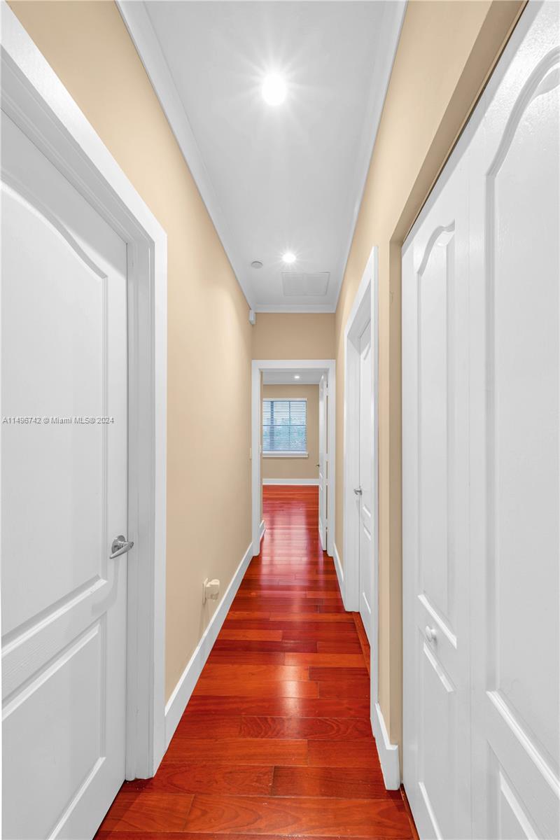 VILLAGGIO IN THE GROVE CO - Residential Lease