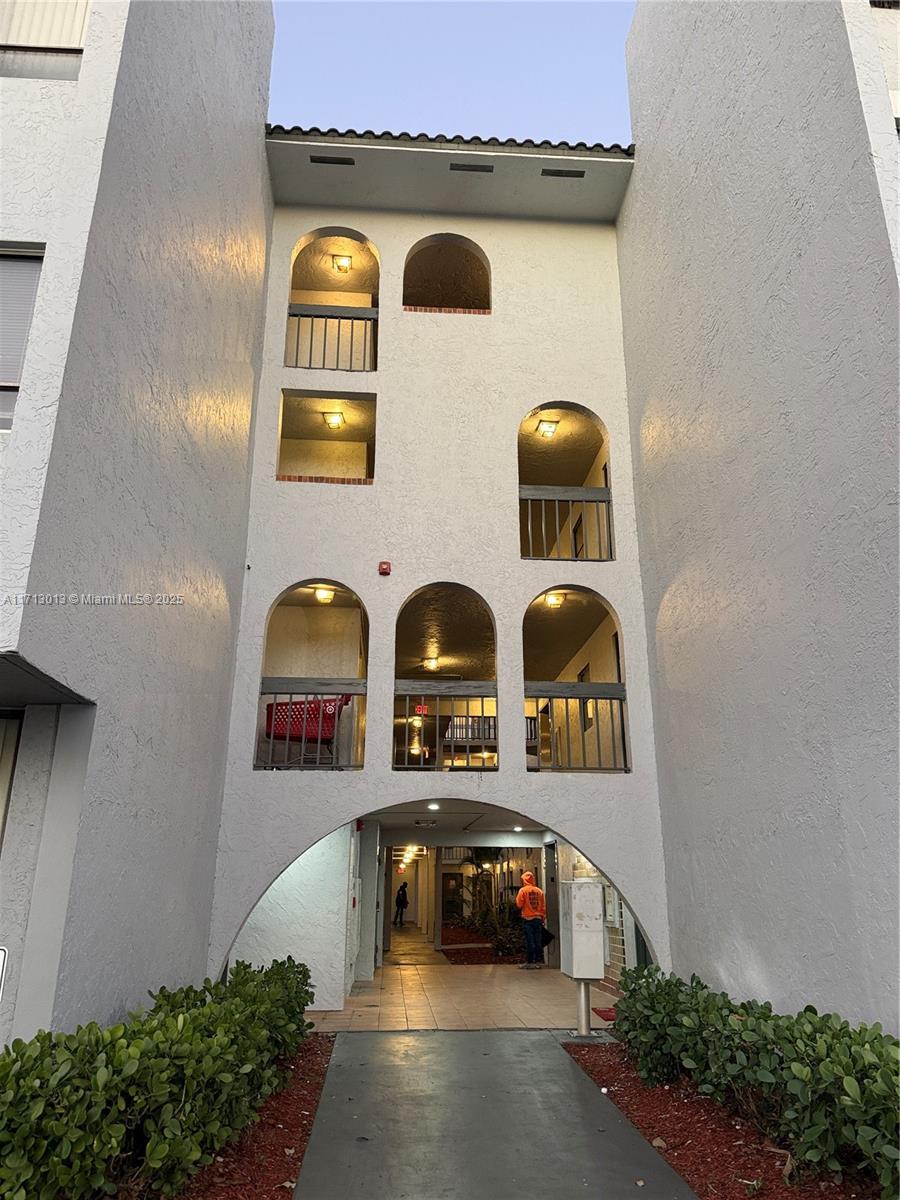 PRESIDENTIAL GOLFVIEW CON - Residential Lease