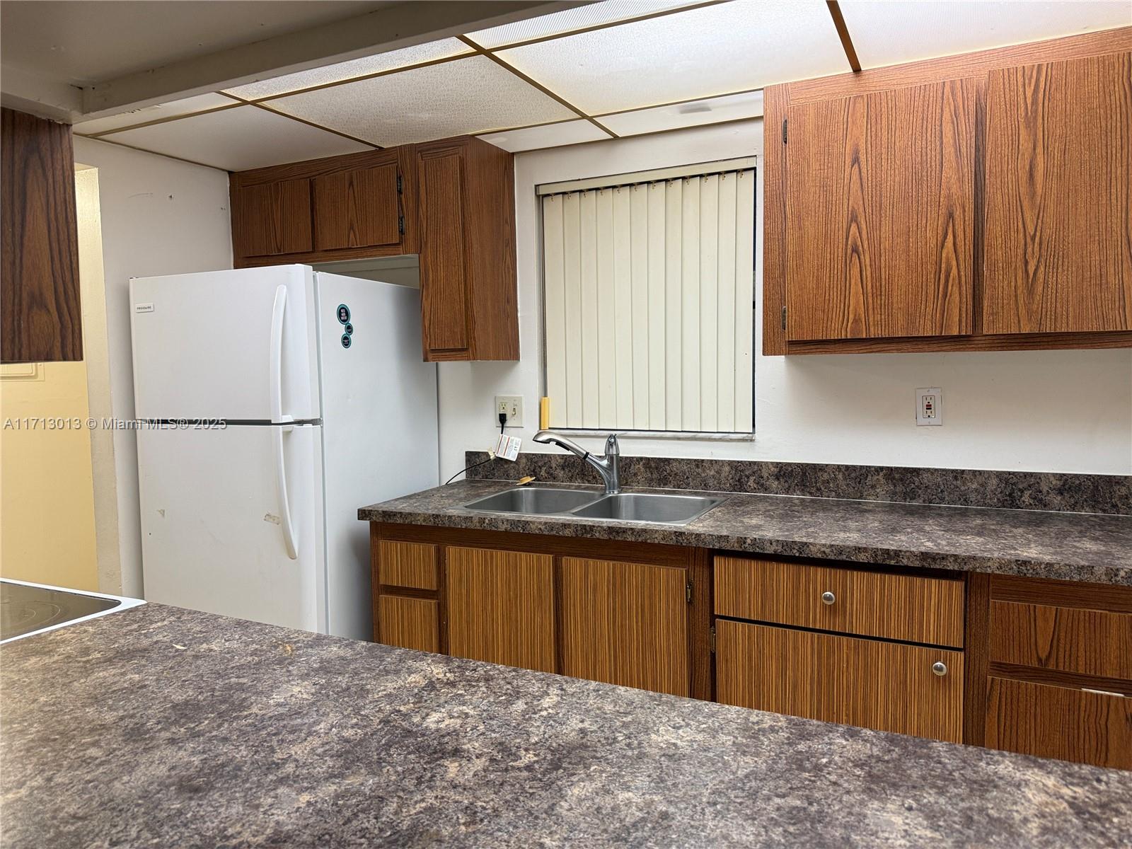 PRESIDENTIAL GOLFVIEW CON - Residential Lease