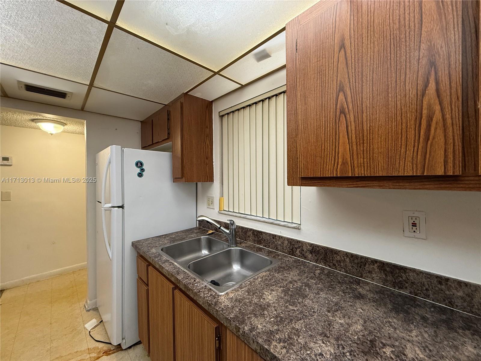 PRESIDENTIAL GOLFVIEW CON - Residential Lease