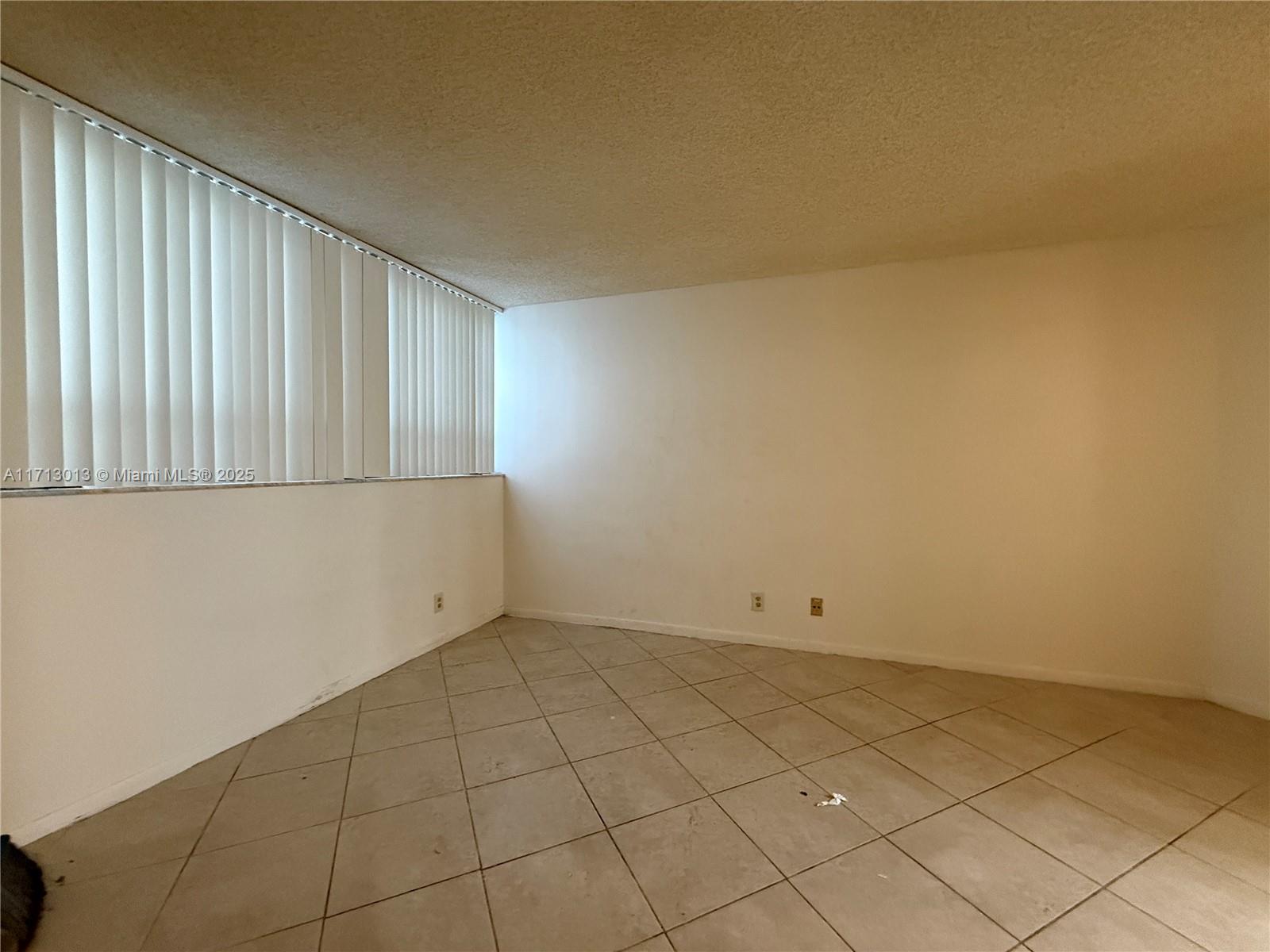 PRESIDENTIAL GOLFVIEW CON - Residential Lease