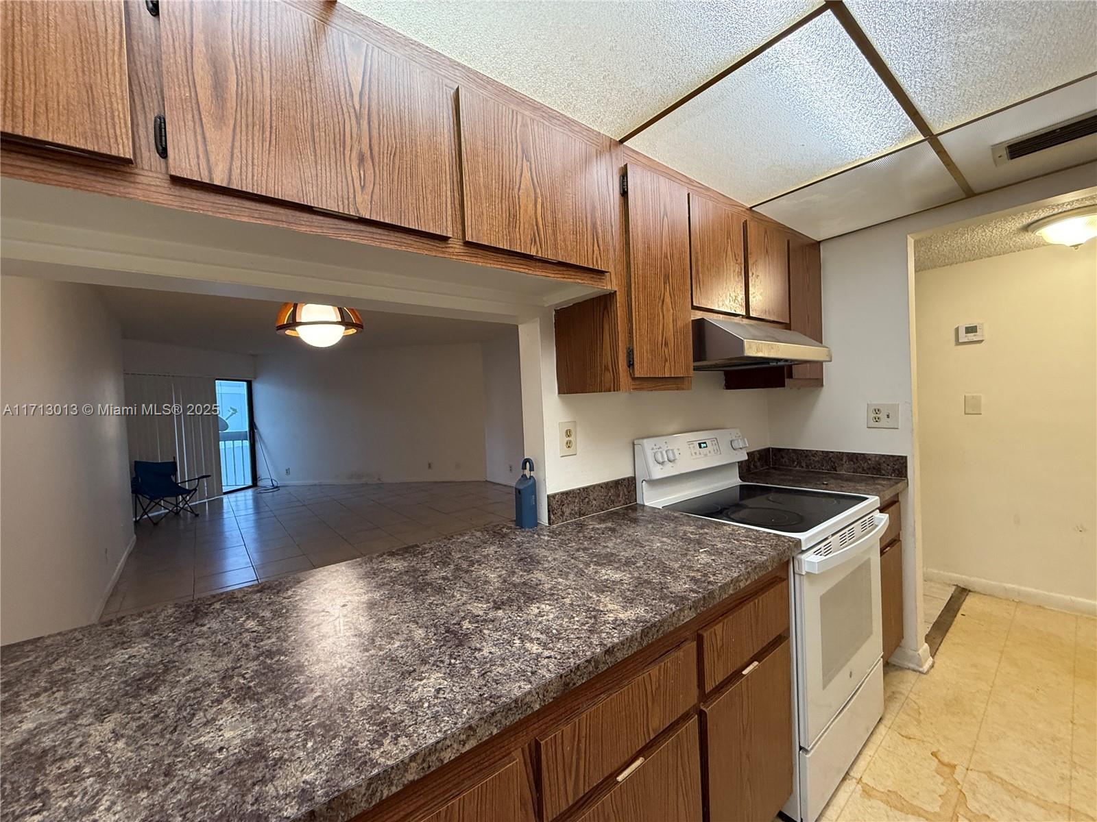 PRESIDENTIAL GOLFVIEW CON - Residential Lease