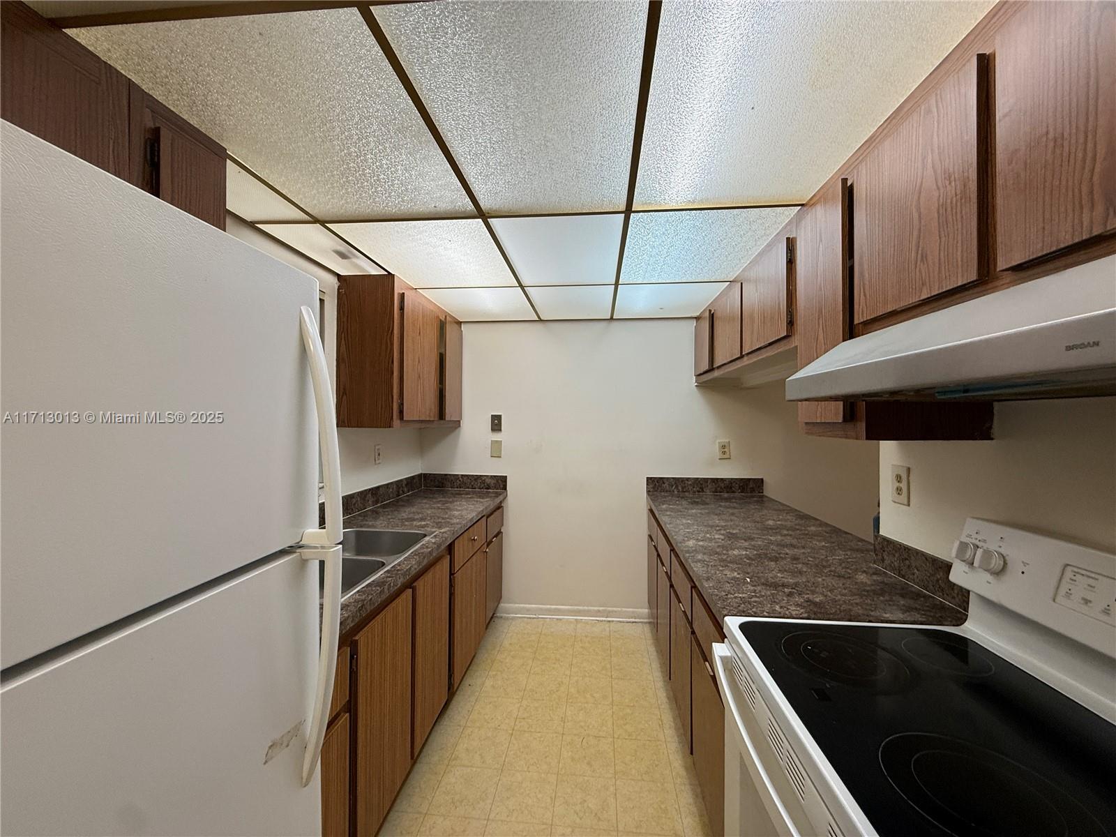 PRESIDENTIAL GOLFVIEW CON - Residential Lease