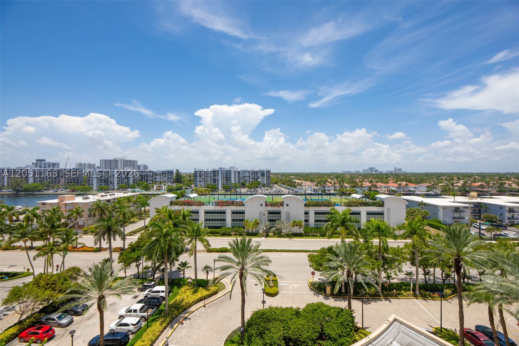 WAVE CONDO - Residential
