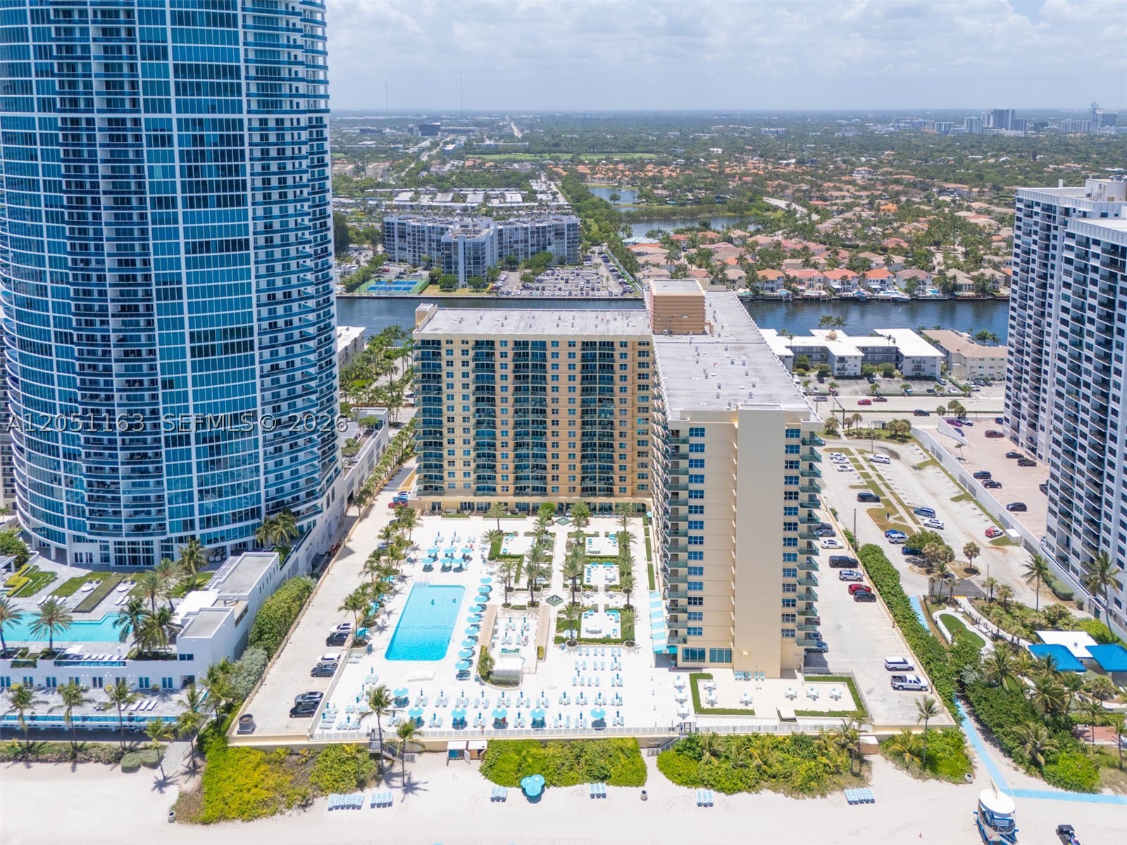 WAVE CONDO - Residential