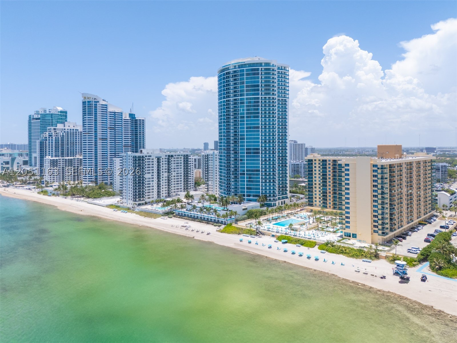 WAVE CONDO - Residential