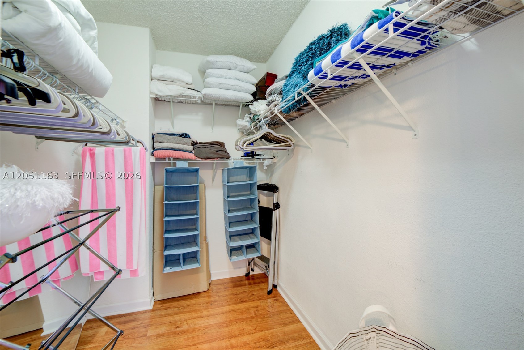 WAVE CONDO - Residential