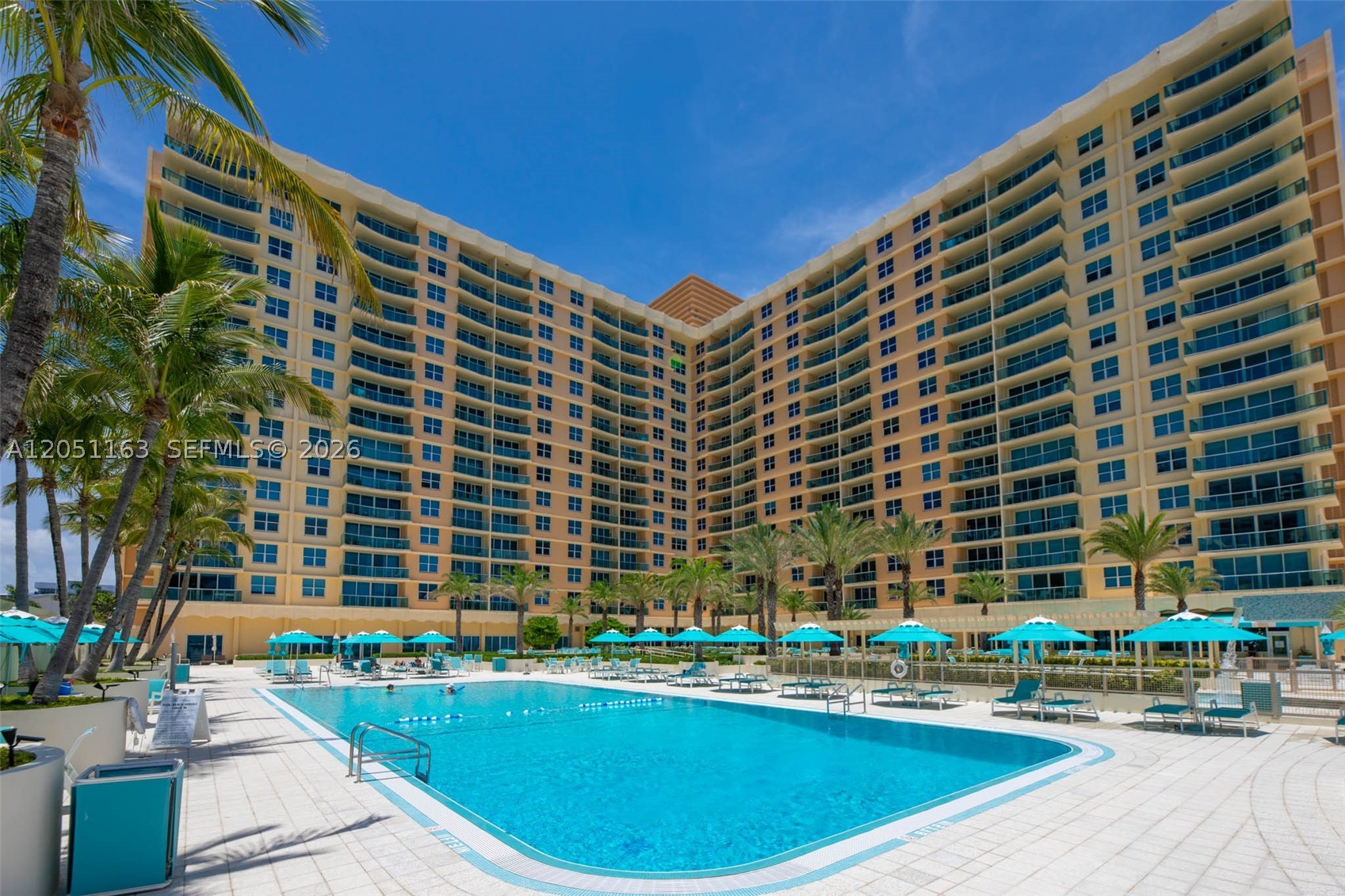 WAVE CONDO - Residential