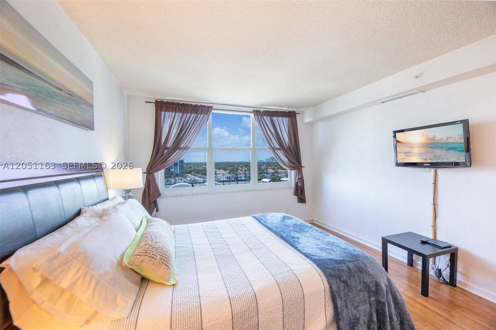 WAVE CONDO - Residential