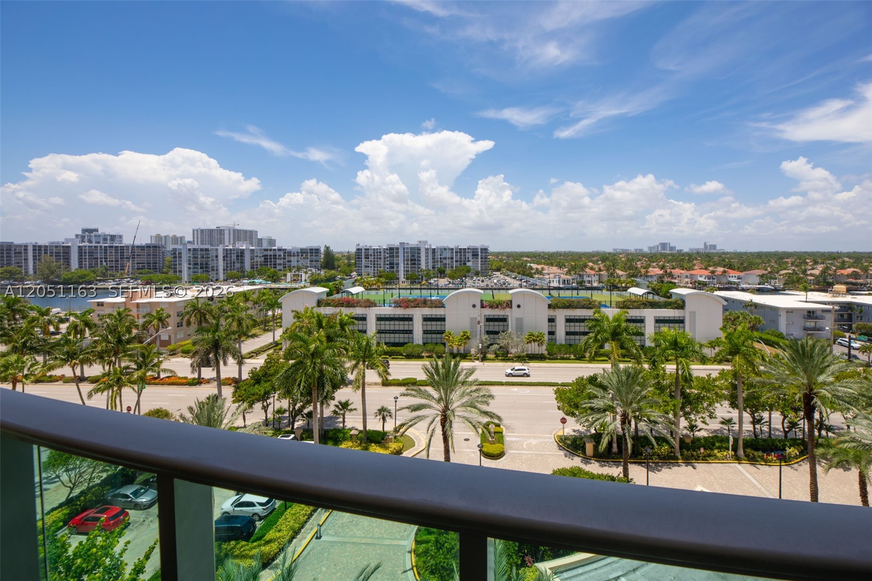 WAVE CONDO - Residential