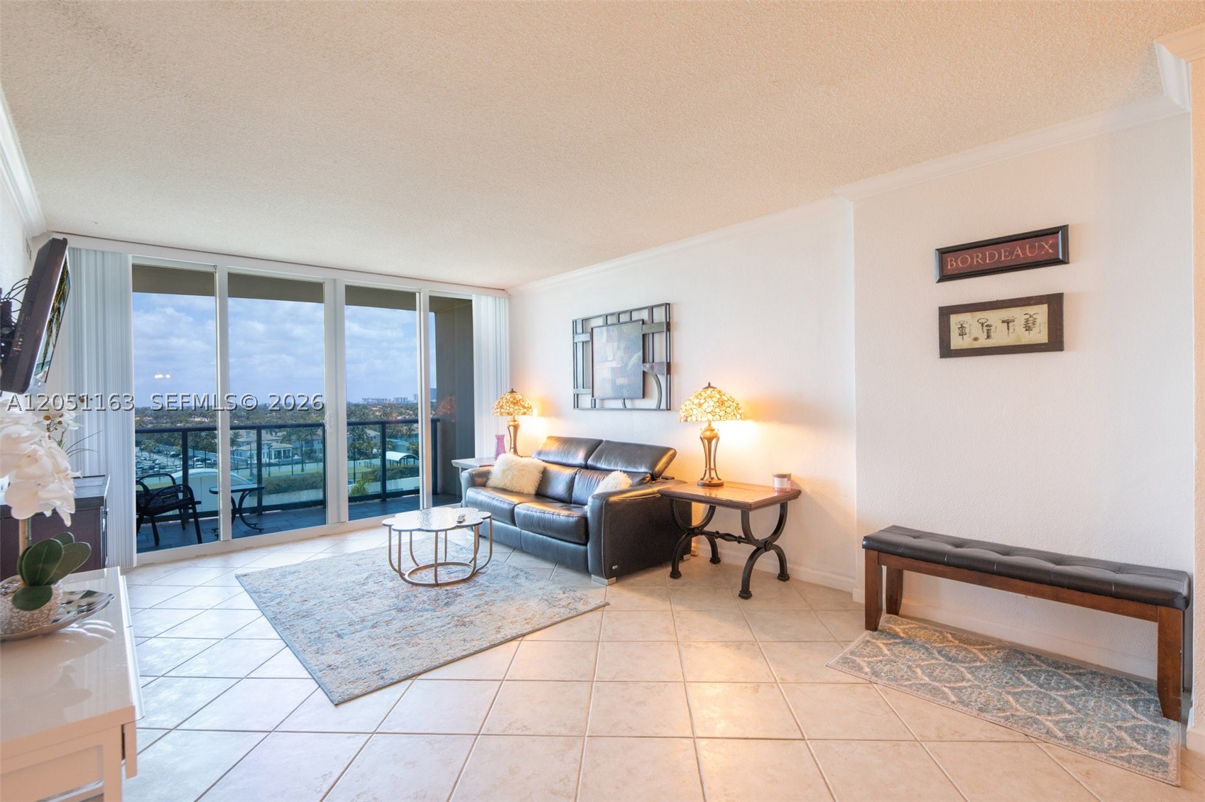 WAVE CONDO - Residential