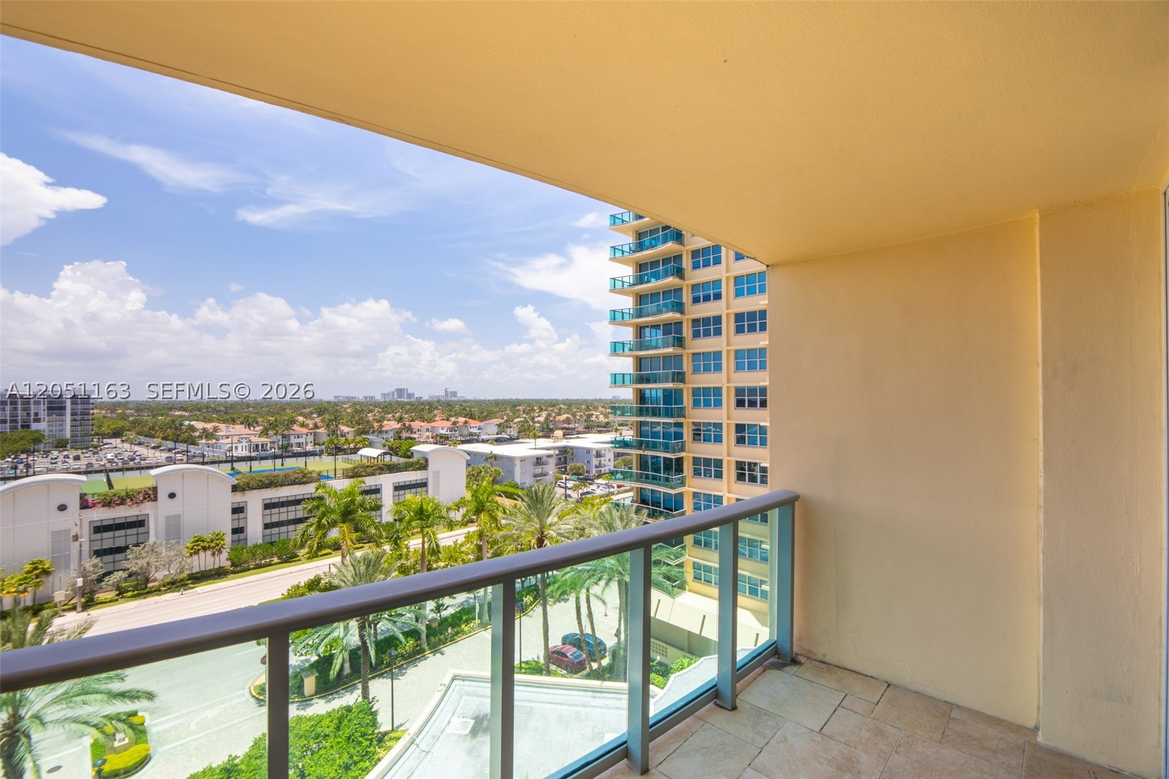 WAVE CONDO - Residential