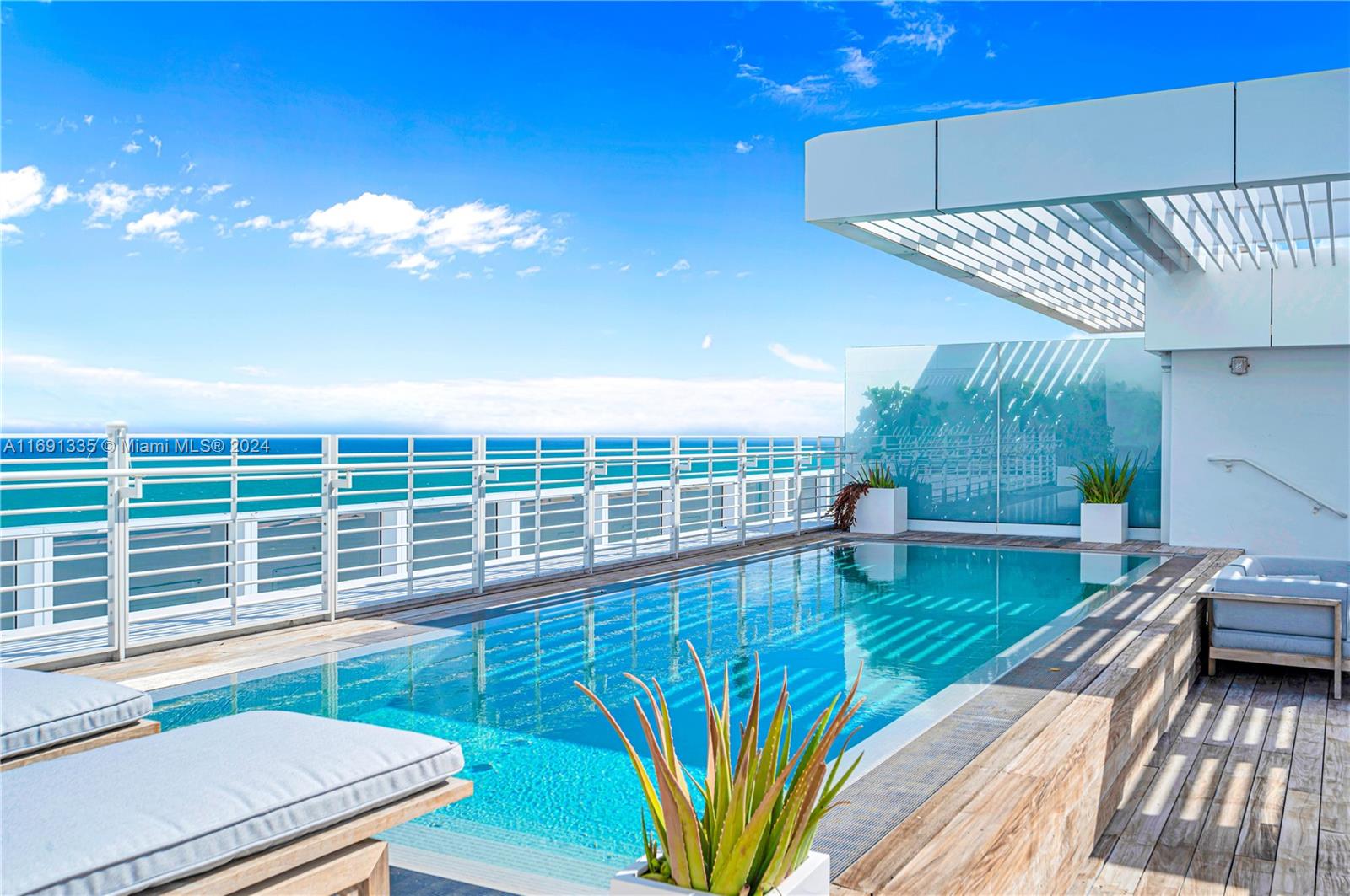SURF CLUB CONDO - Residential