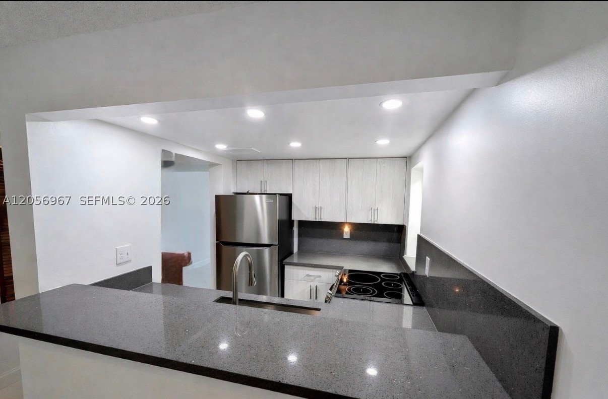 ALHAMBRA MANORS CONDO - Residential
