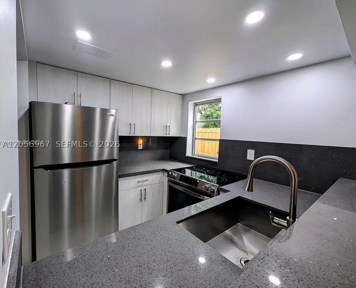 ALHAMBRA MANORS CONDO - Residential