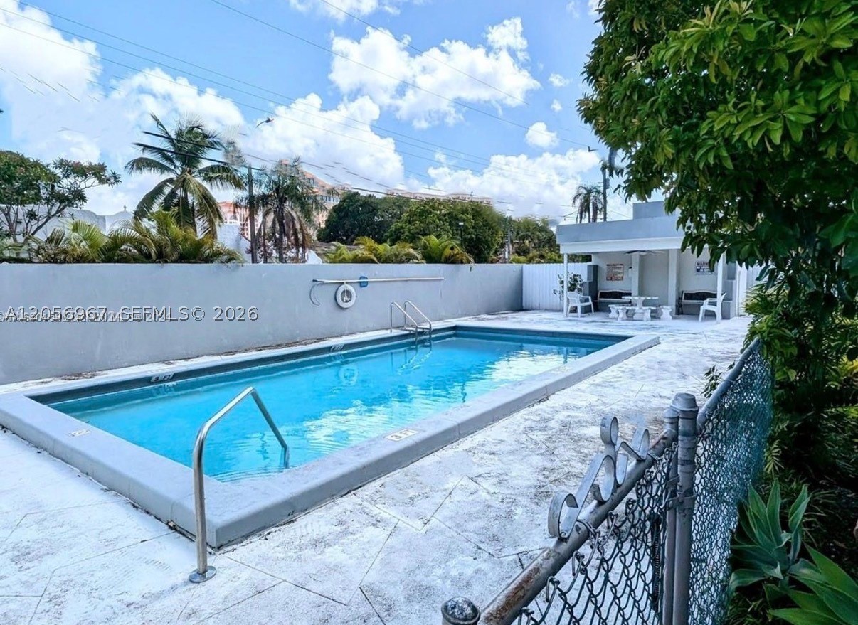 ALHAMBRA MANORS CONDO - Residential
