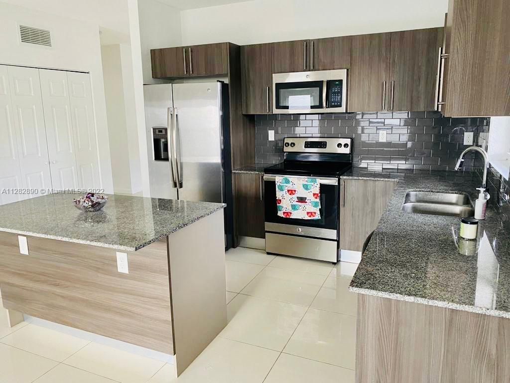 BUDDYS PARADISE - Residential