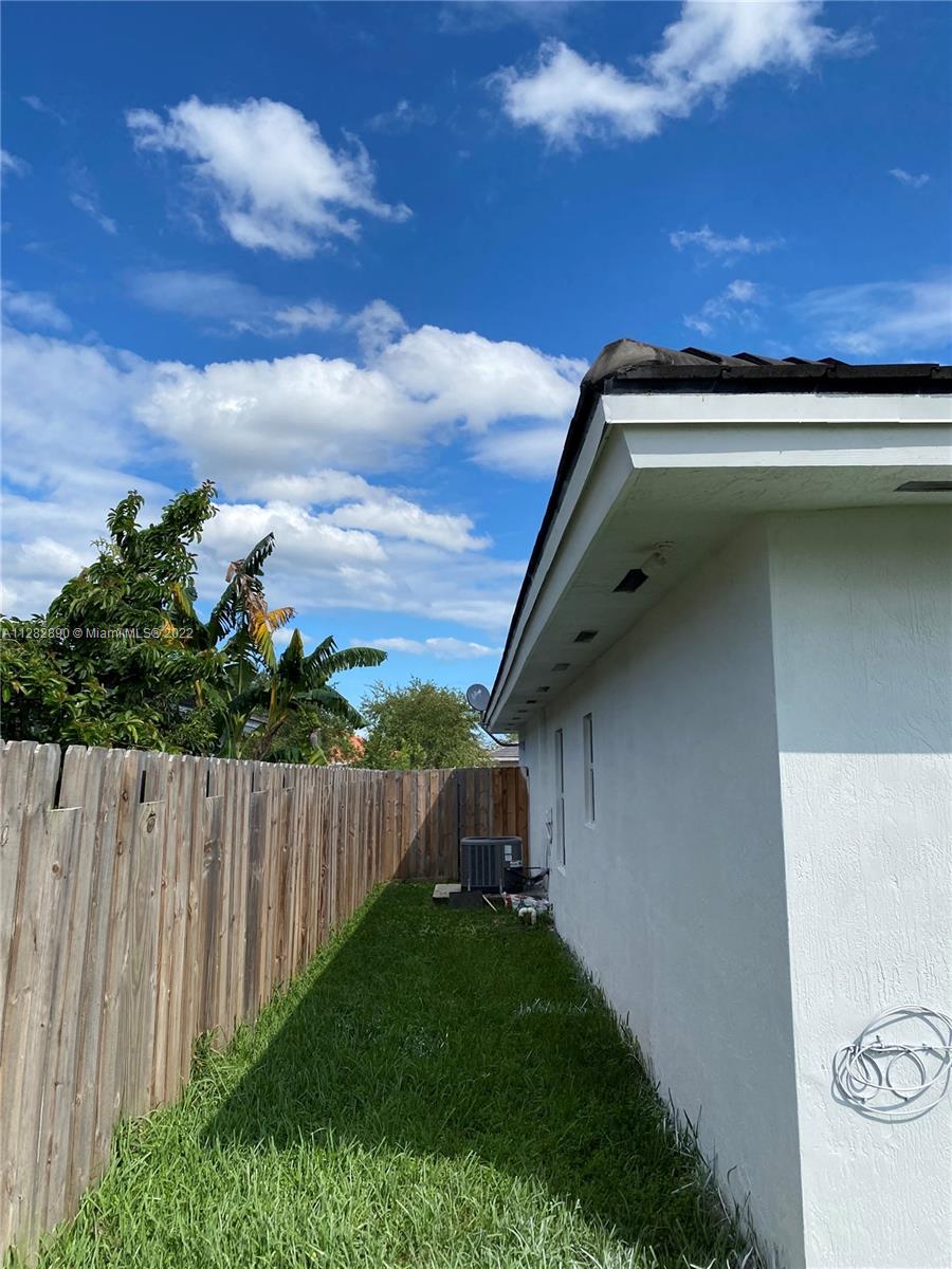 BUDDYS PARADISE - Residential
