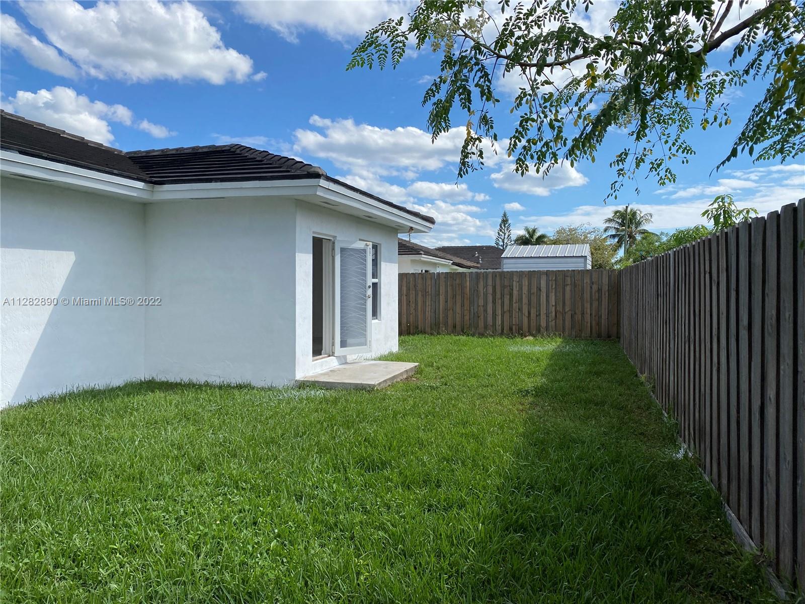 BUDDYS PARADISE - Residential