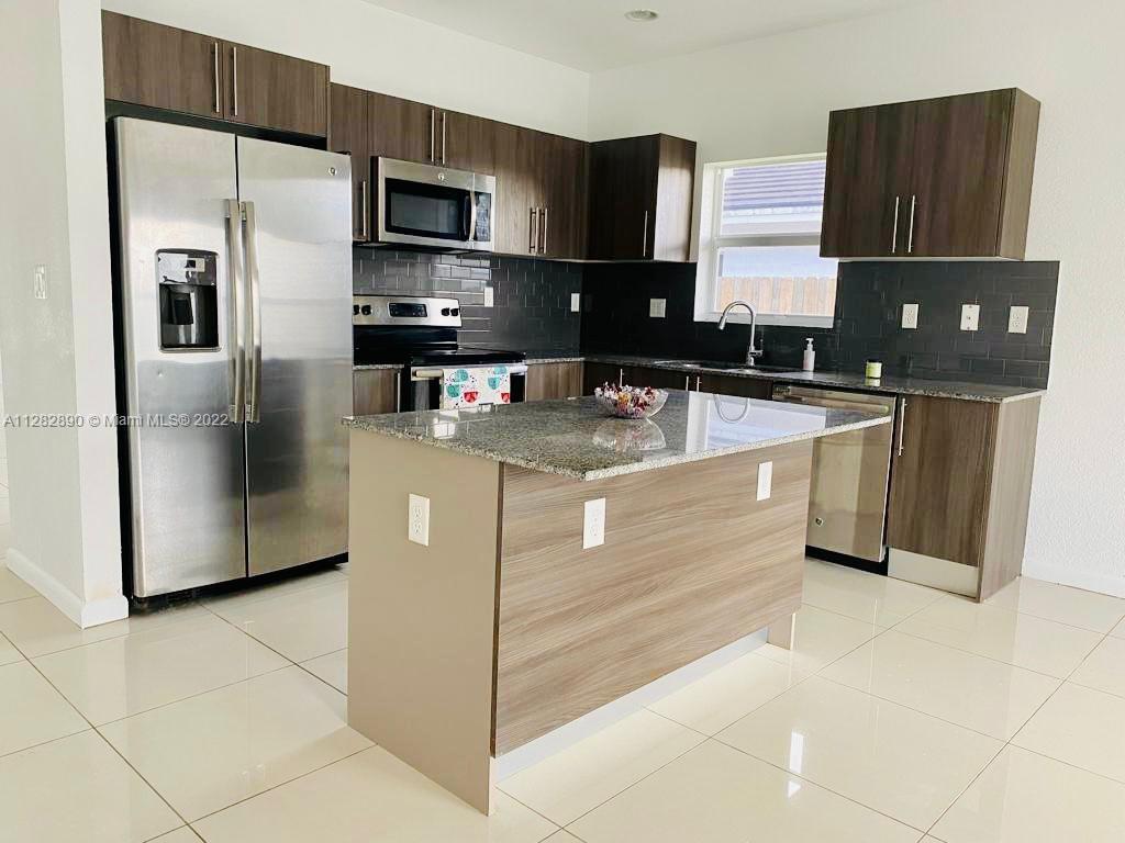 BUDDYS PARADISE - Residential