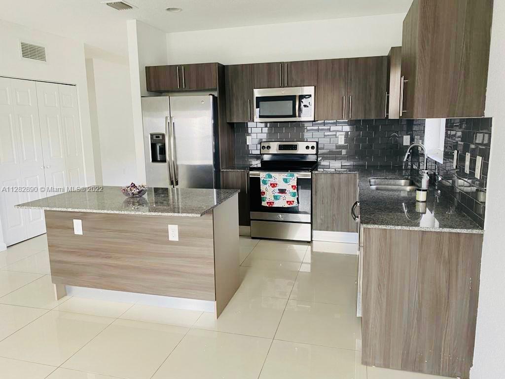 BUDDYS PARADISE - Residential