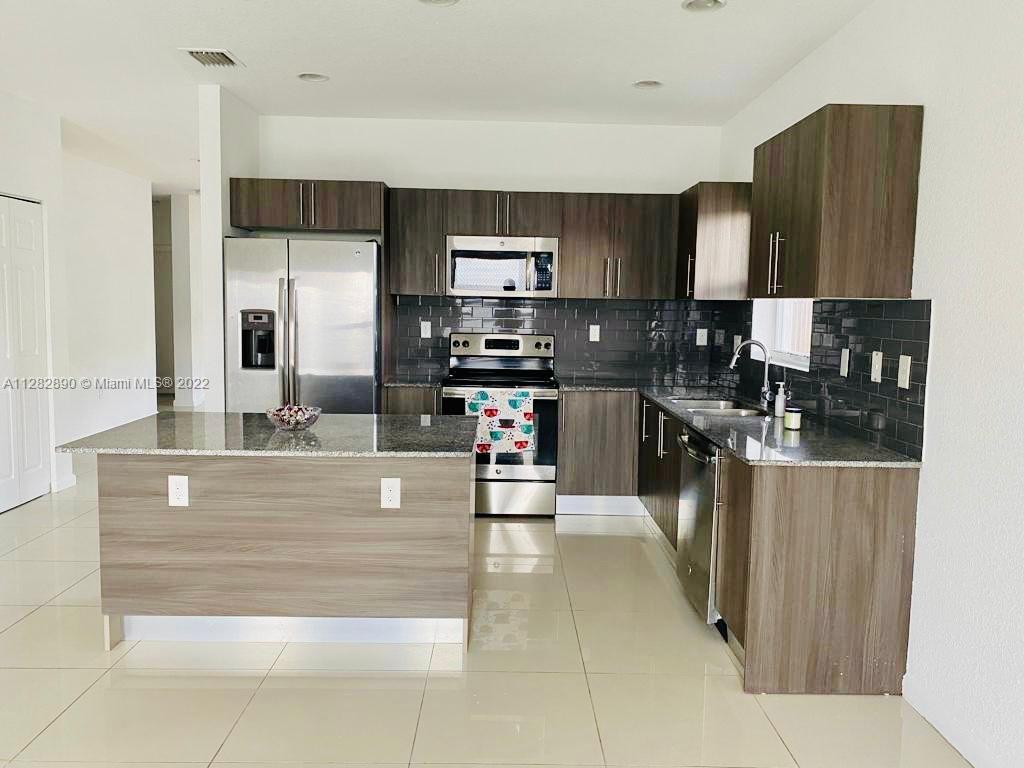 BUDDYS PARADISE - Residential
