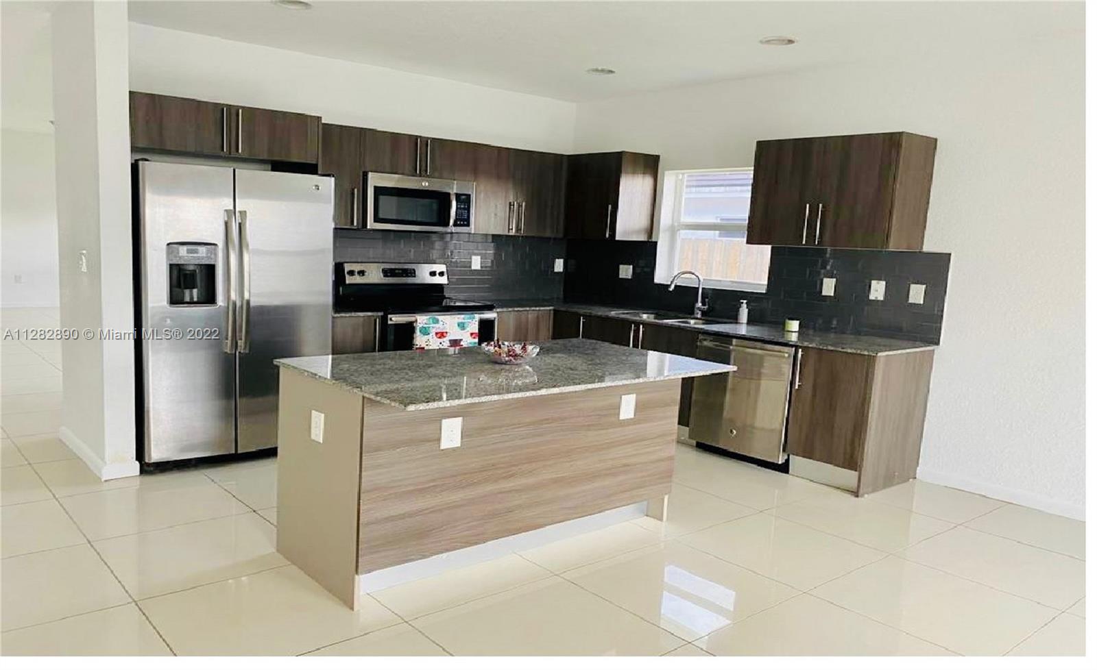 BUDDYS PARADISE - Residential
