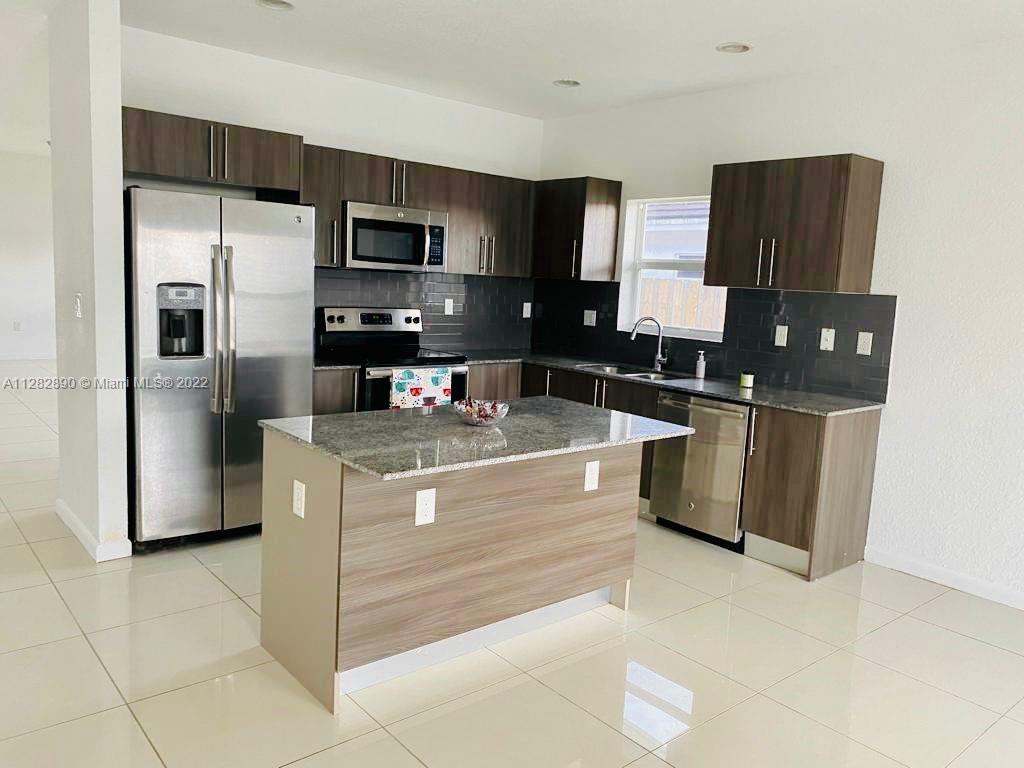 BUDDYS PARADISE - Residential
