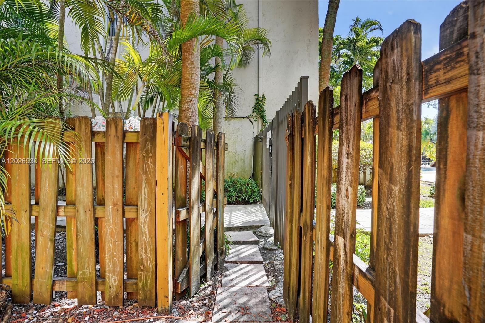 DADELAND GROVE CONDO - Residential Lease