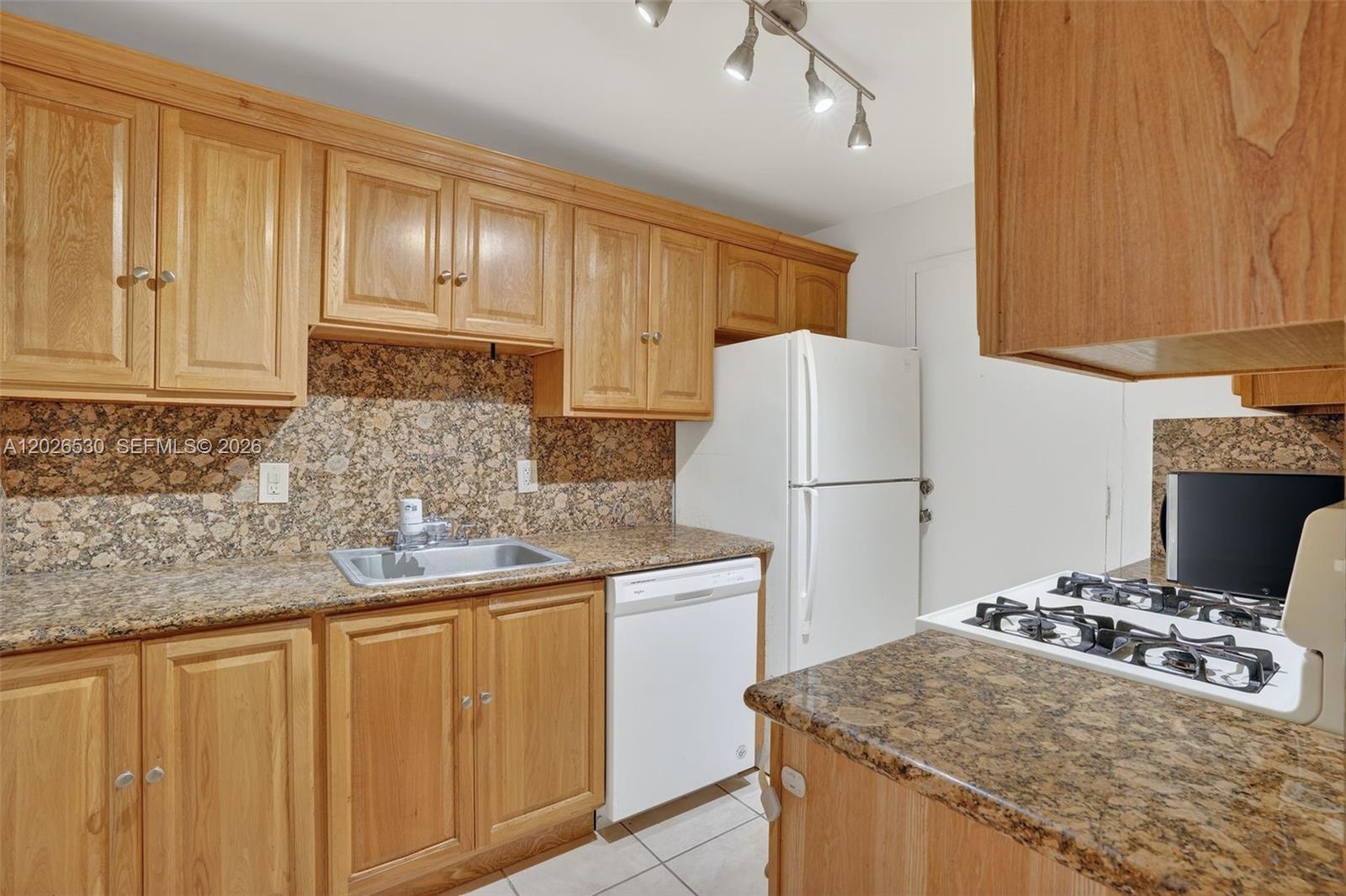 DADELAND GROVE CONDO - Residential Lease