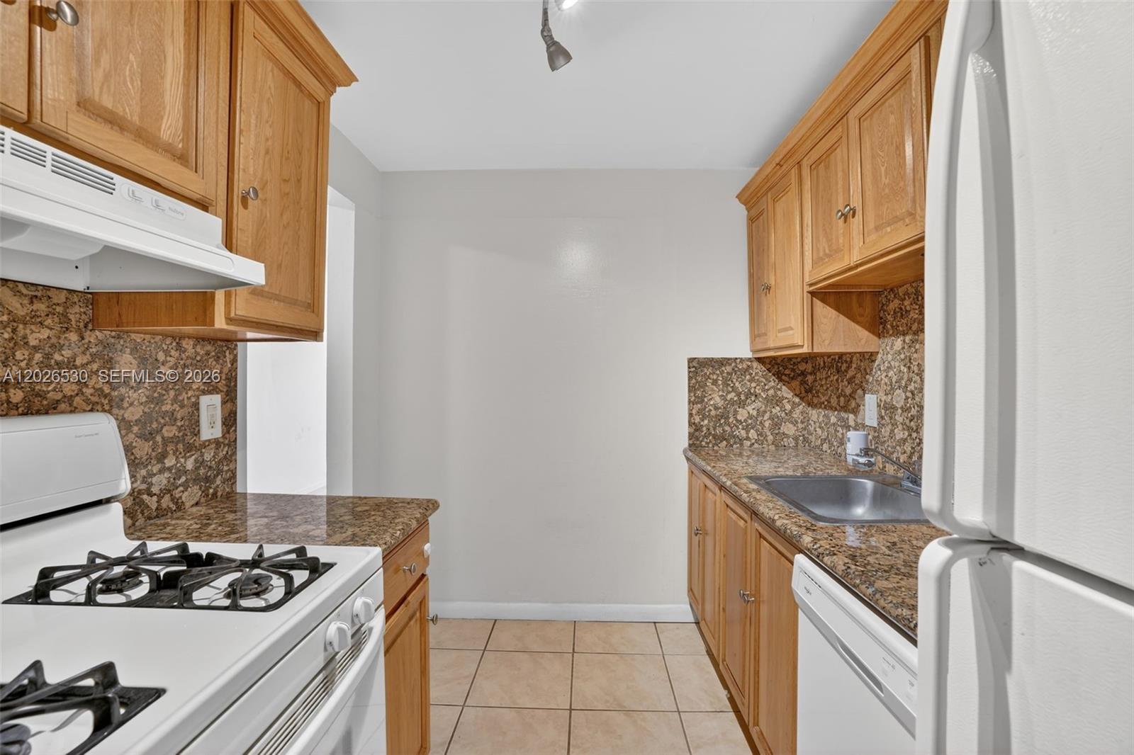 DADELAND GROVE CONDO - Residential Lease