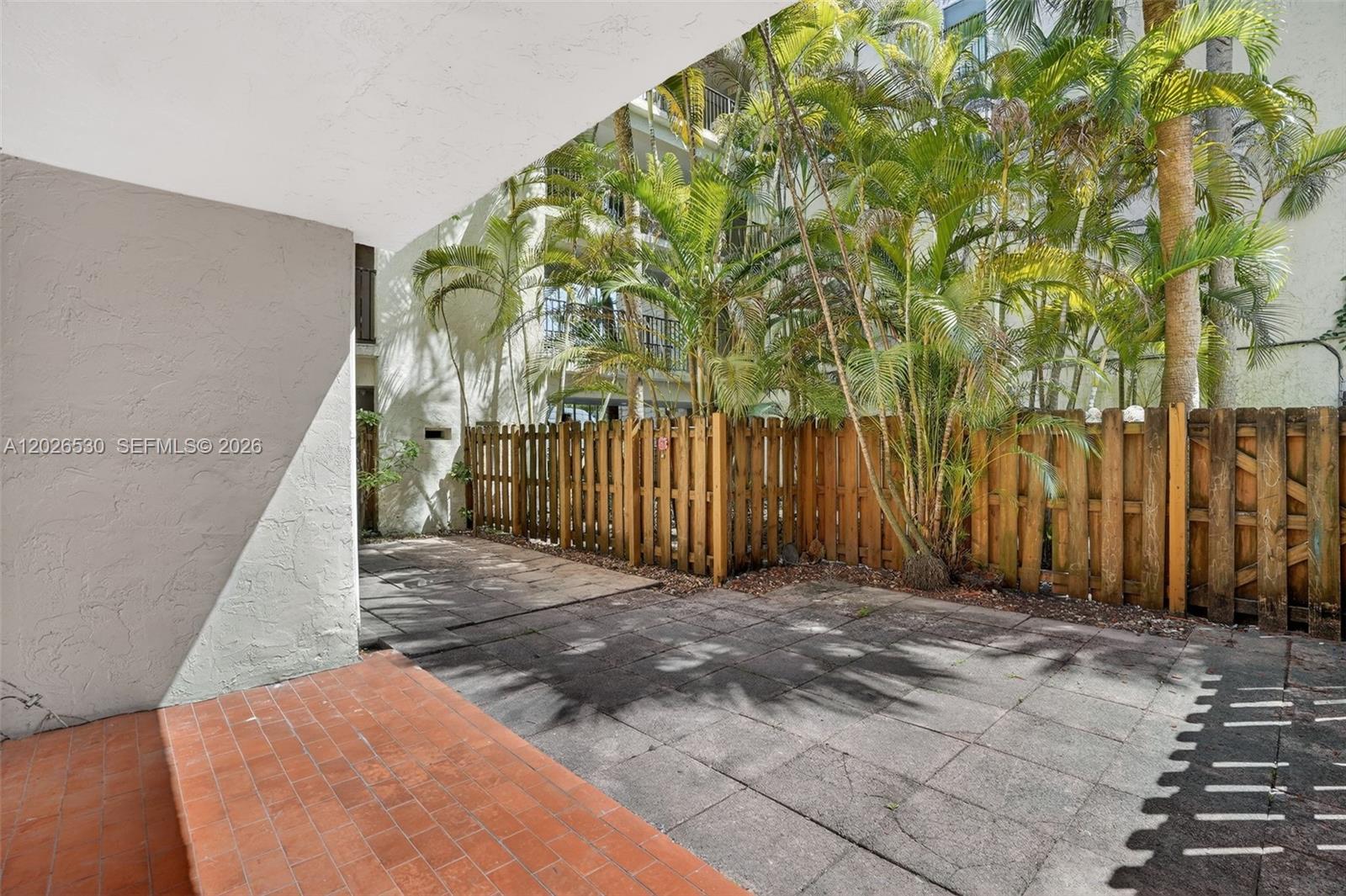 DADELAND GROVE CONDO - Residential Lease