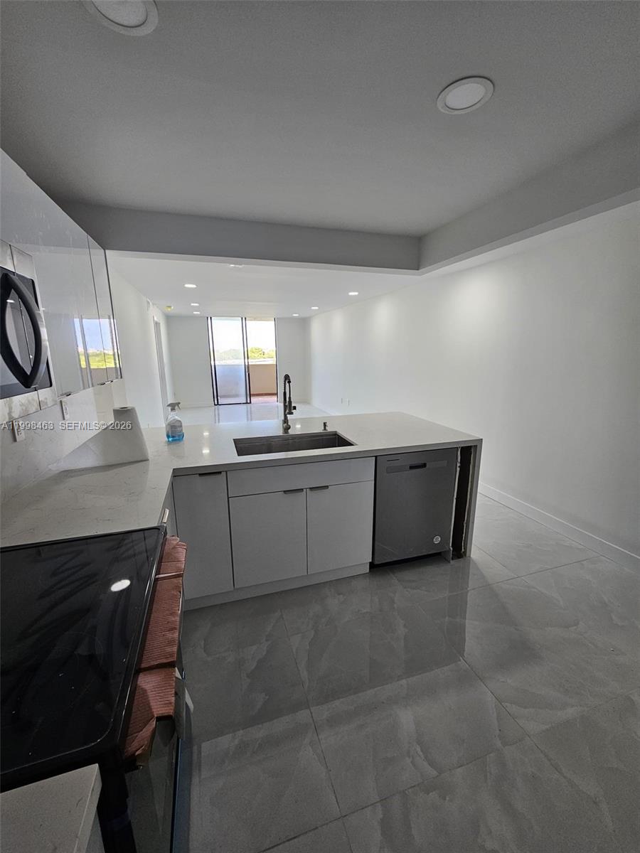 BAY PLAZA CONDO - Residential