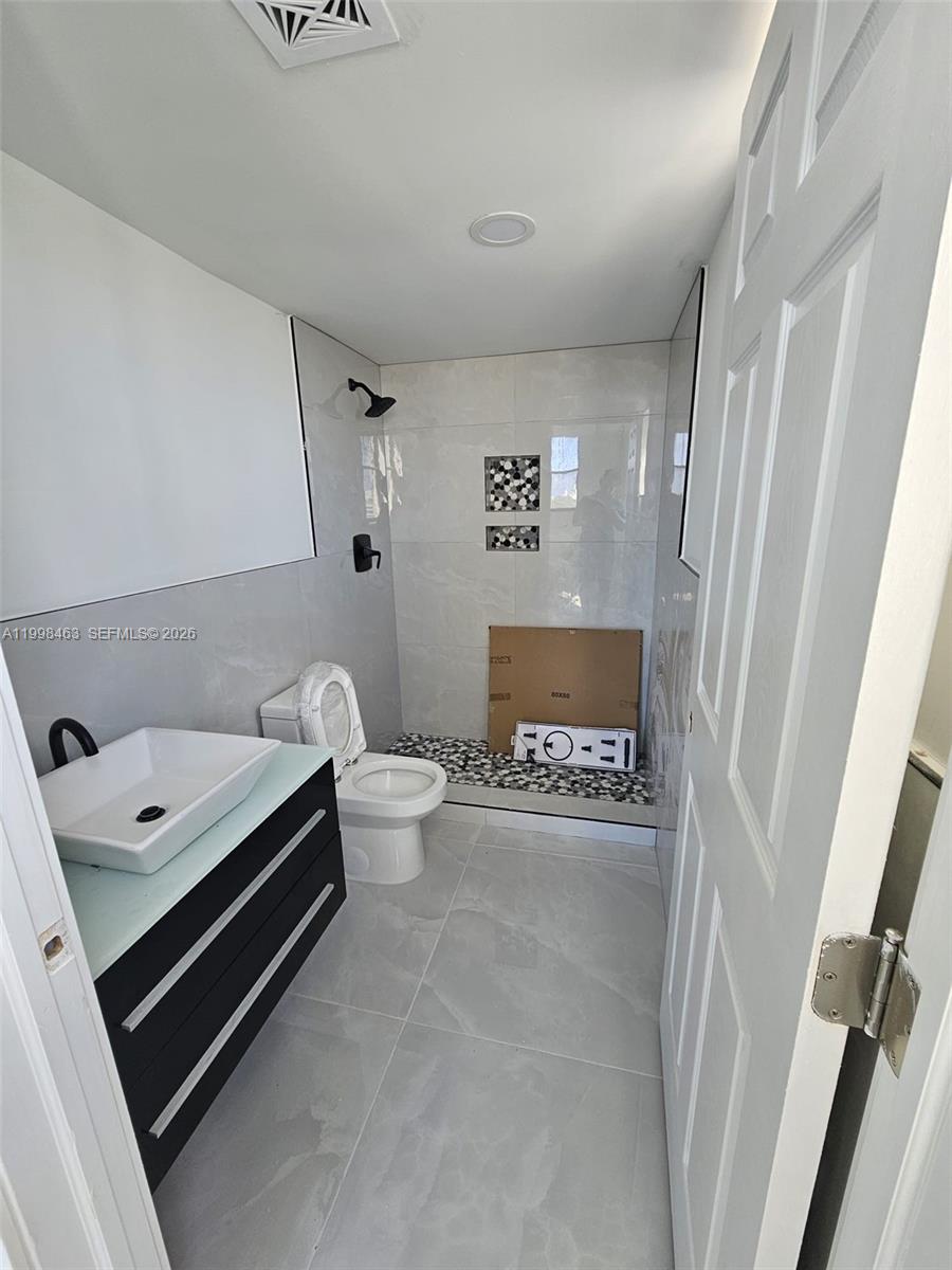 BAY PLAZA CONDO - Residential