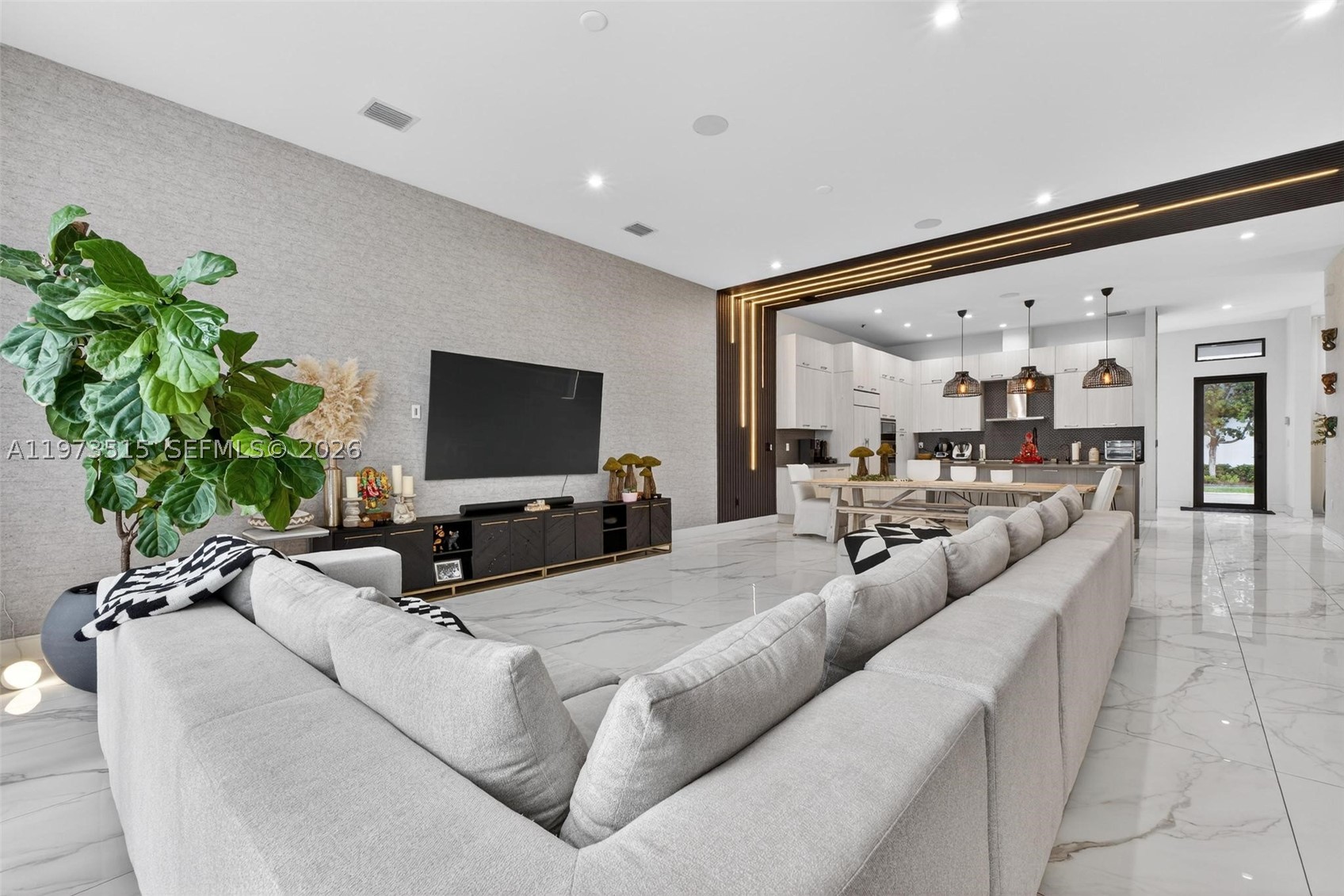 DOWNTOWN DORAL SOUTH PHAS - Residential