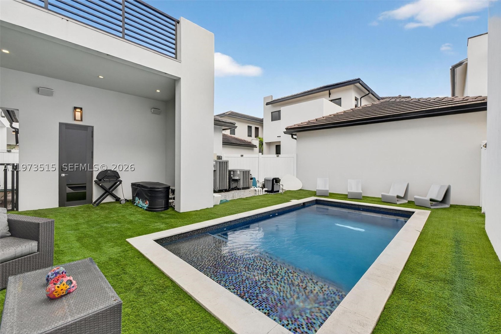DOWNTOWN DORAL SOUTH PHAS - Residential