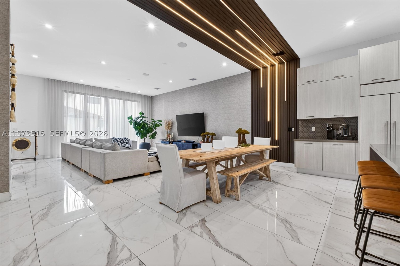 DOWNTOWN DORAL SOUTH PHAS - Residential