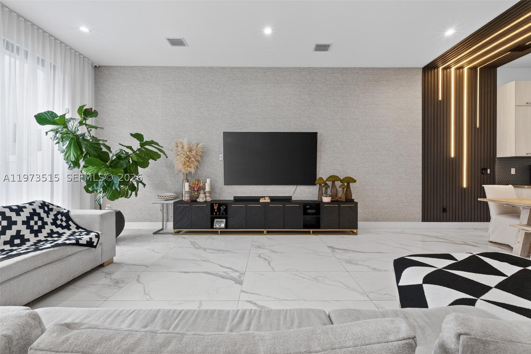 DOWNTOWN DORAL SOUTH PHAS - Residential