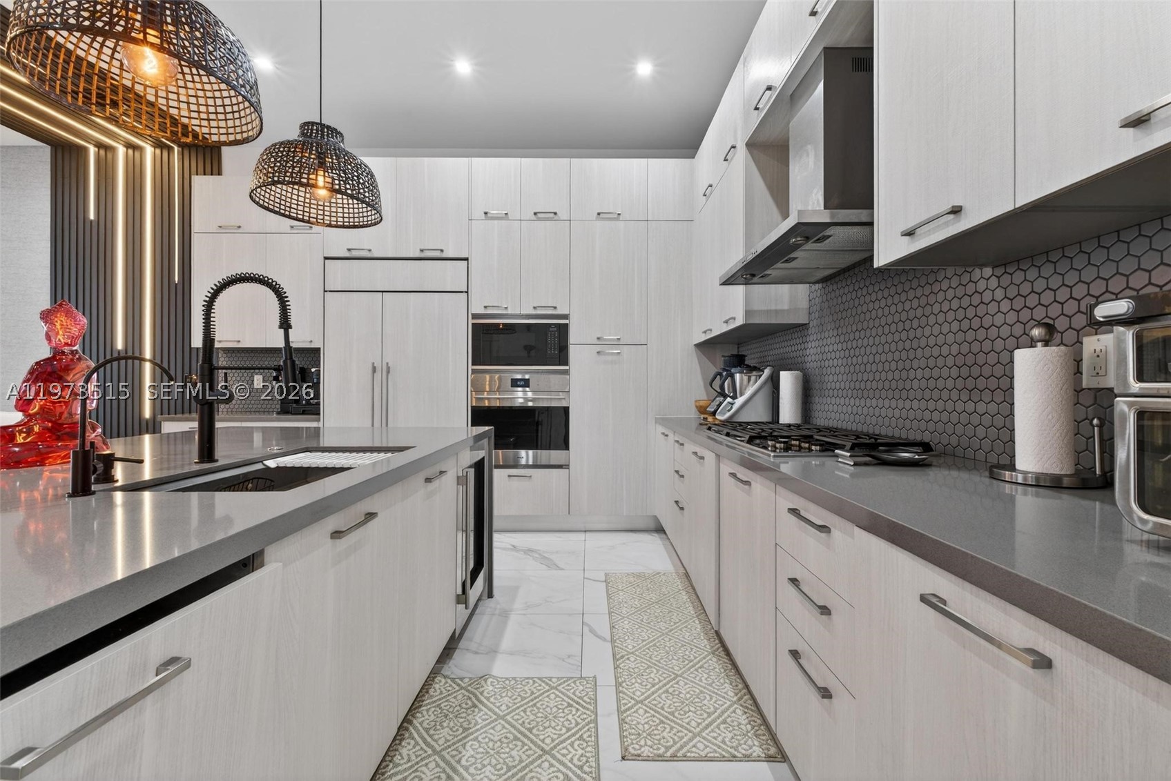 DOWNTOWN DORAL SOUTH PHAS - Residential