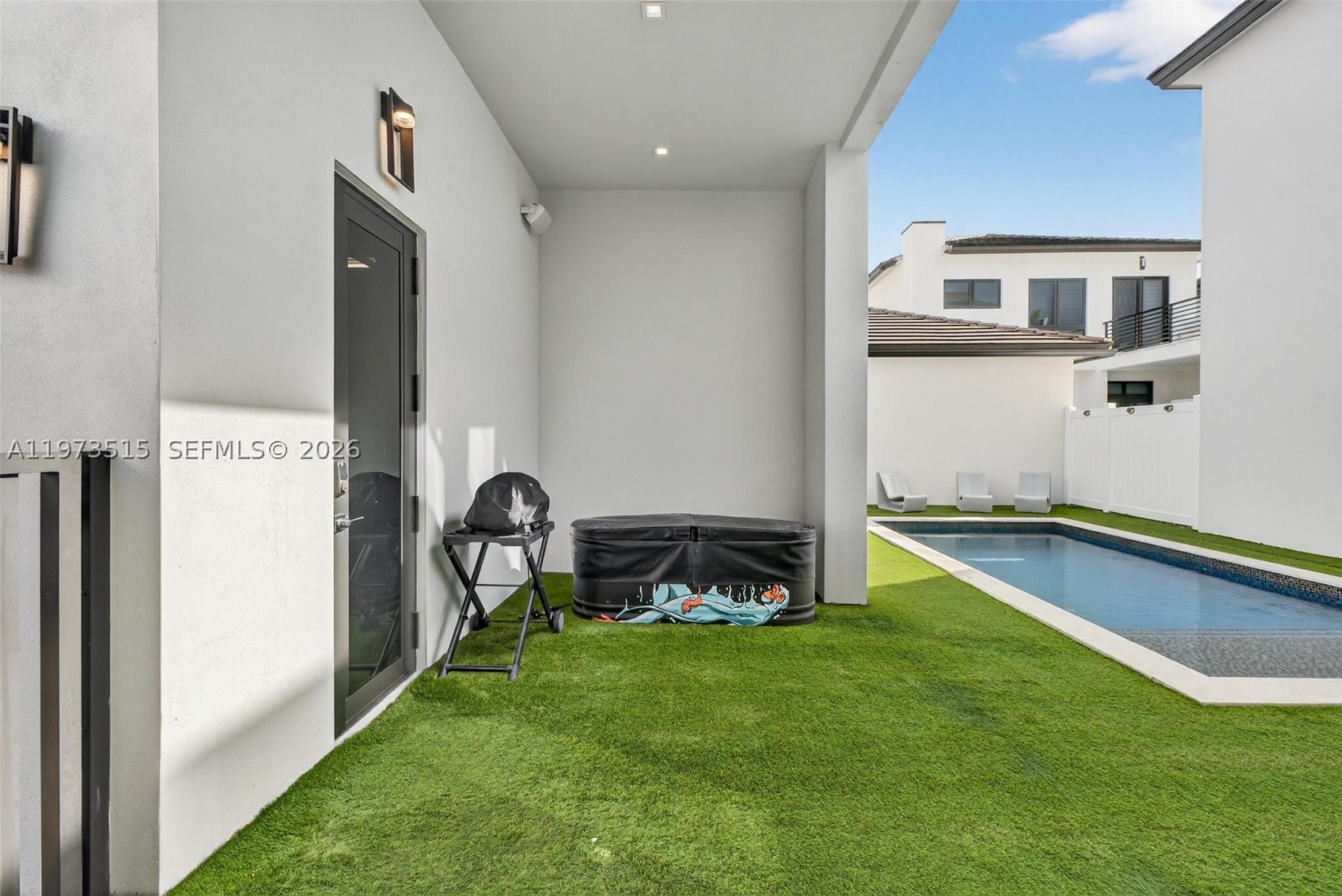 DOWNTOWN DORAL SOUTH PHAS - Residential