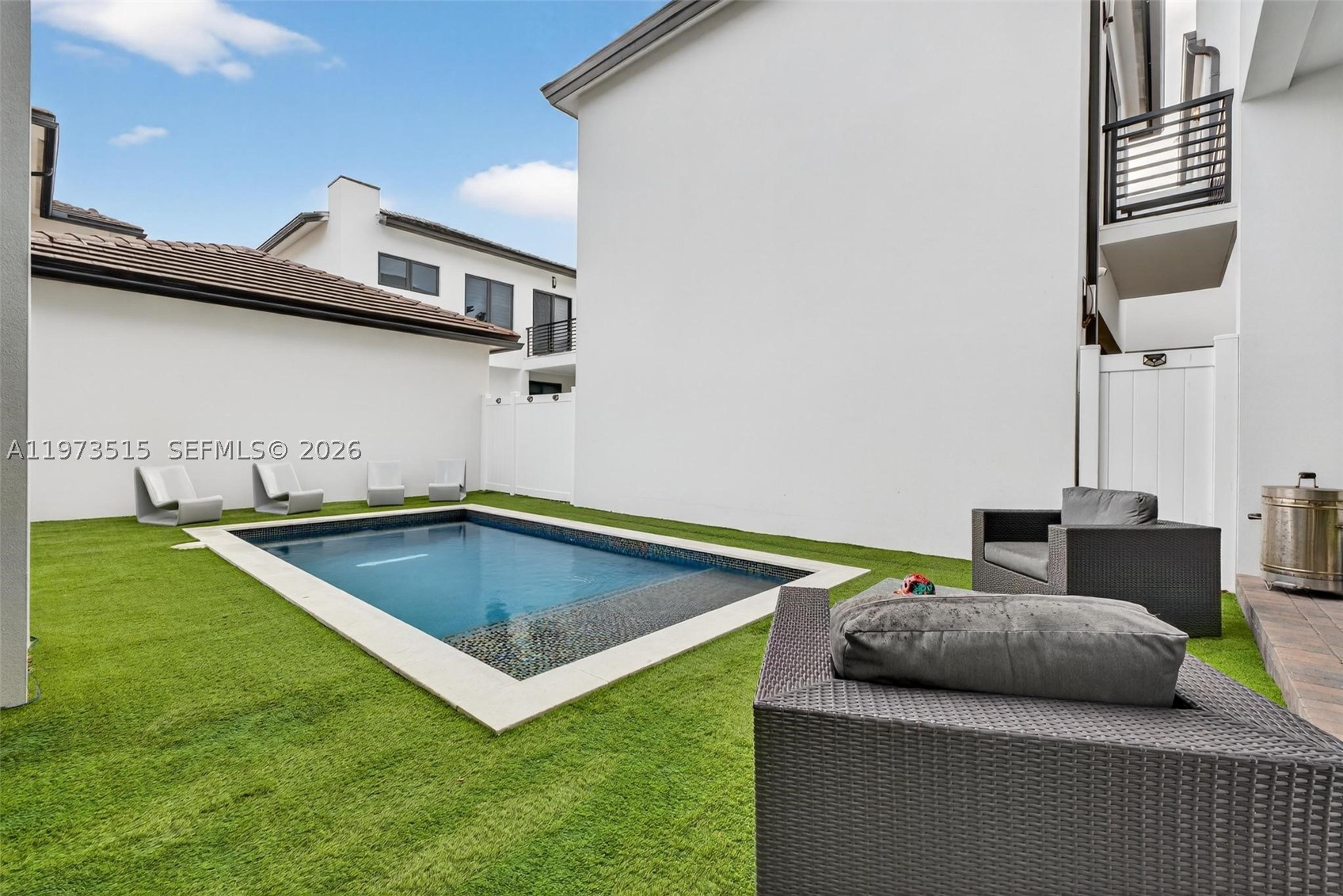 DOWNTOWN DORAL SOUTH PHAS - Residential