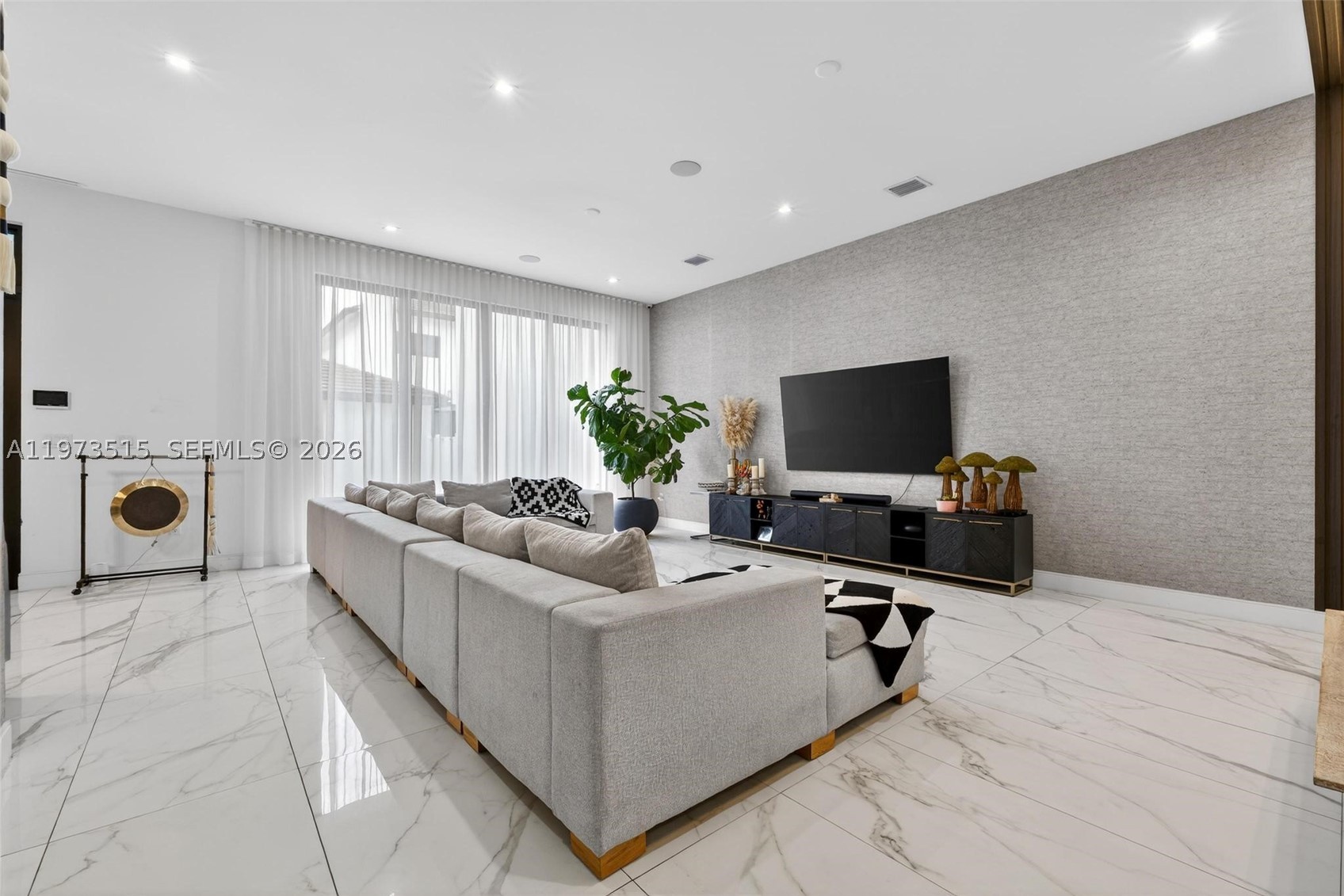 DOWNTOWN DORAL SOUTH PHAS - Residential