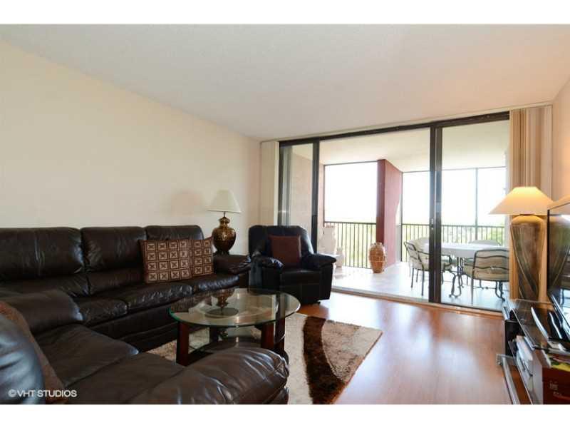 REDUCED!! Vacant Unit on Lockbox, easy to show! Penthouse unit, beautifully renovated kitchen with brand new dishwasher. 2 Bedroom 2.5 Bathroom. Laminate wood floors throughout the unit. Large living and dining room area. Large master and second bedroom. Huge screened in balcony. Quiet, peace ful area. Located minutes from everything in Hollywood! Move-in condition. See Brokers remarks before requesting a showing.