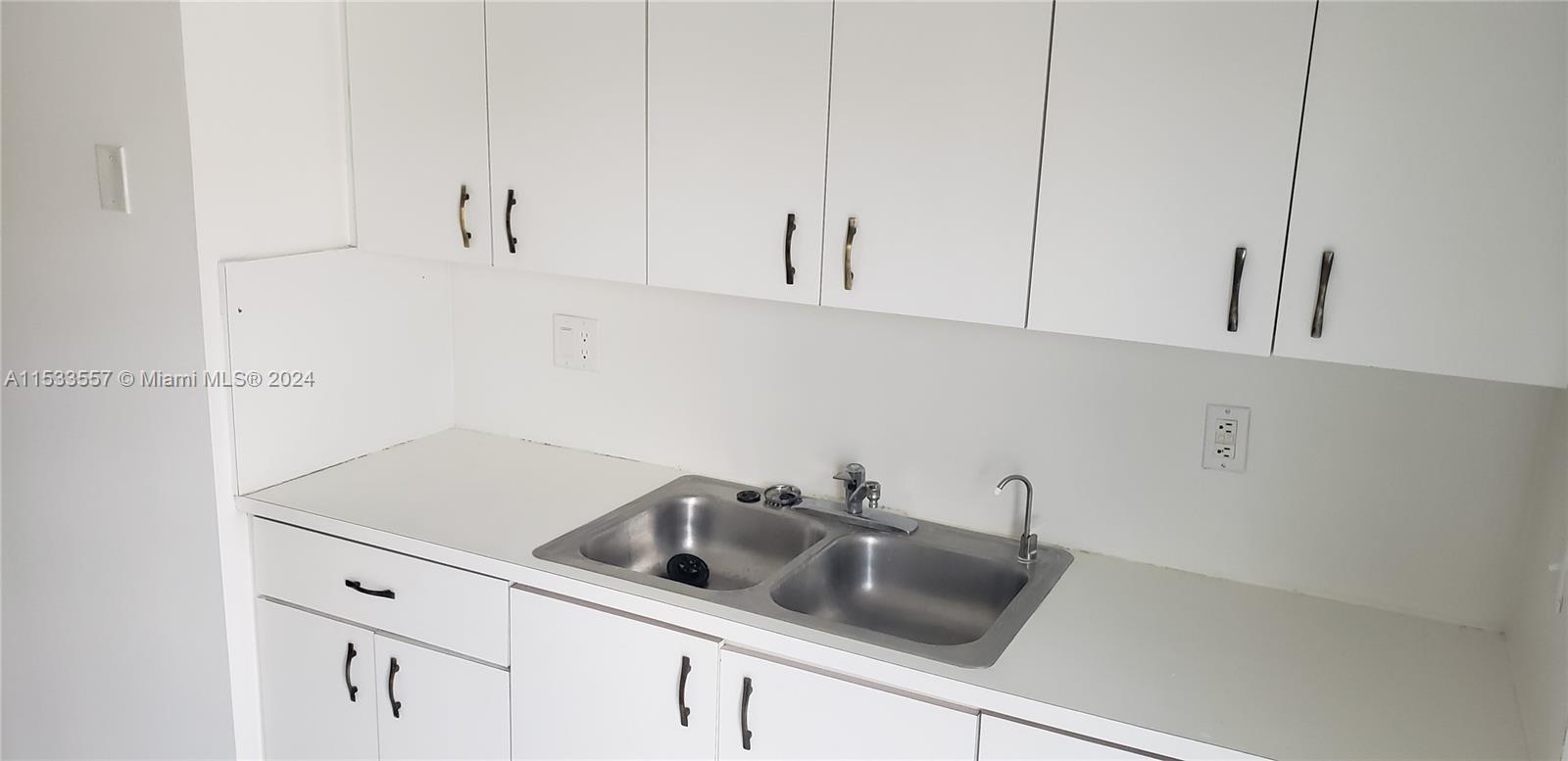 EL PRADO XIII CONDO - Residential Lease