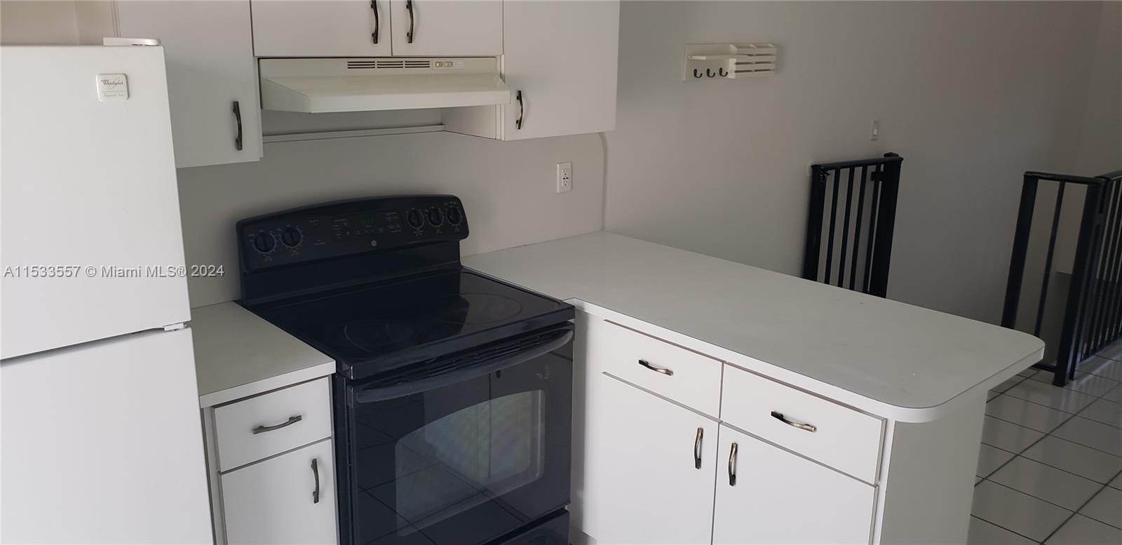 EL PRADO XIII CONDO - Residential Lease