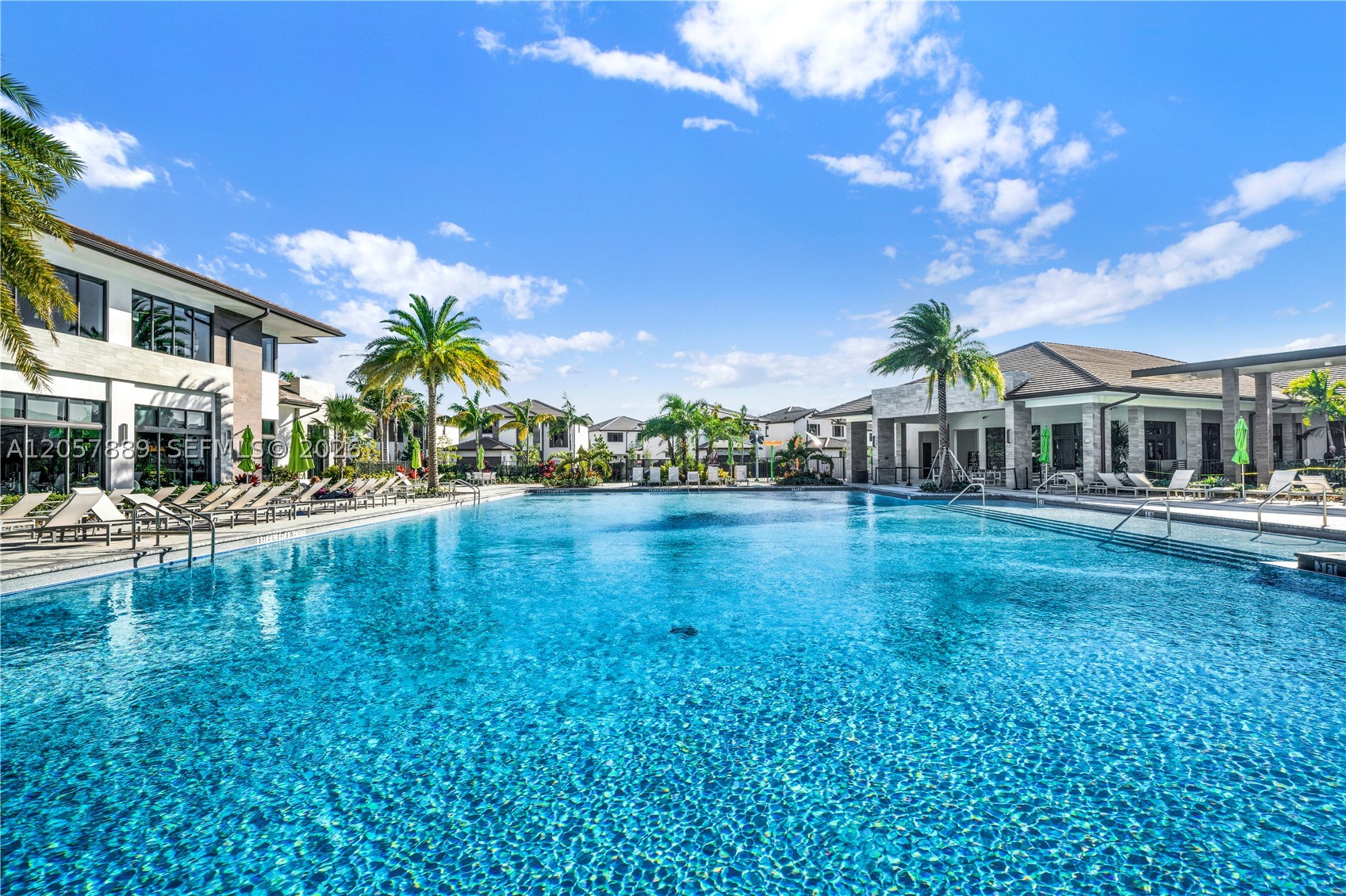 DOWNTOWN DORAL SOUTH PHAS - Residential