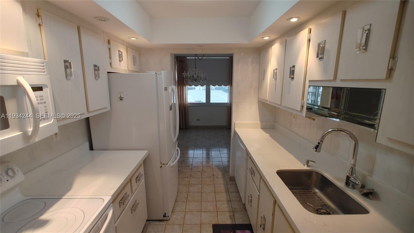 WINSTON TOWERS 500 CONDO - Residential