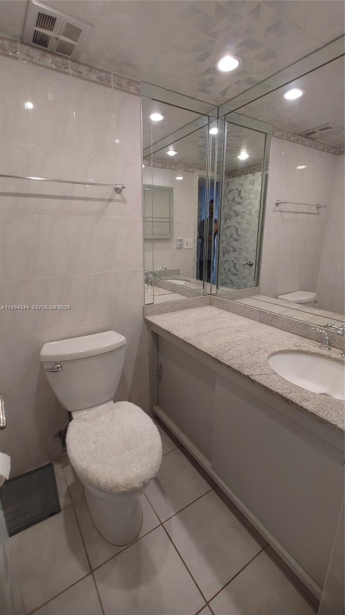 WINSTON TOWERS 500 CONDO - Residential