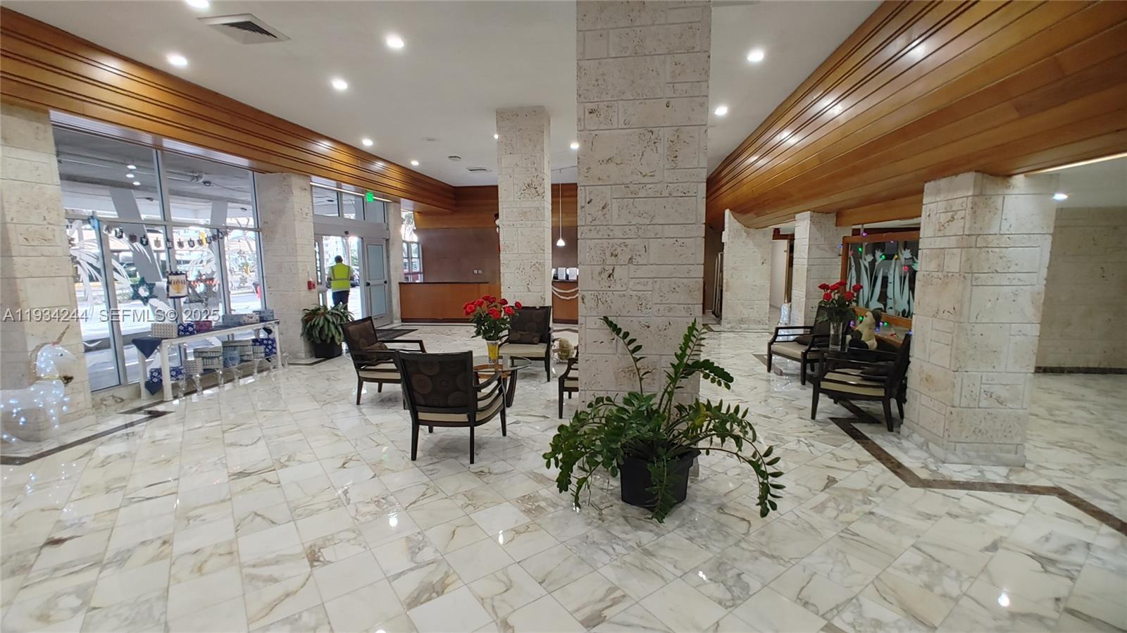WINSTON TOWERS 500 CONDO - Residential