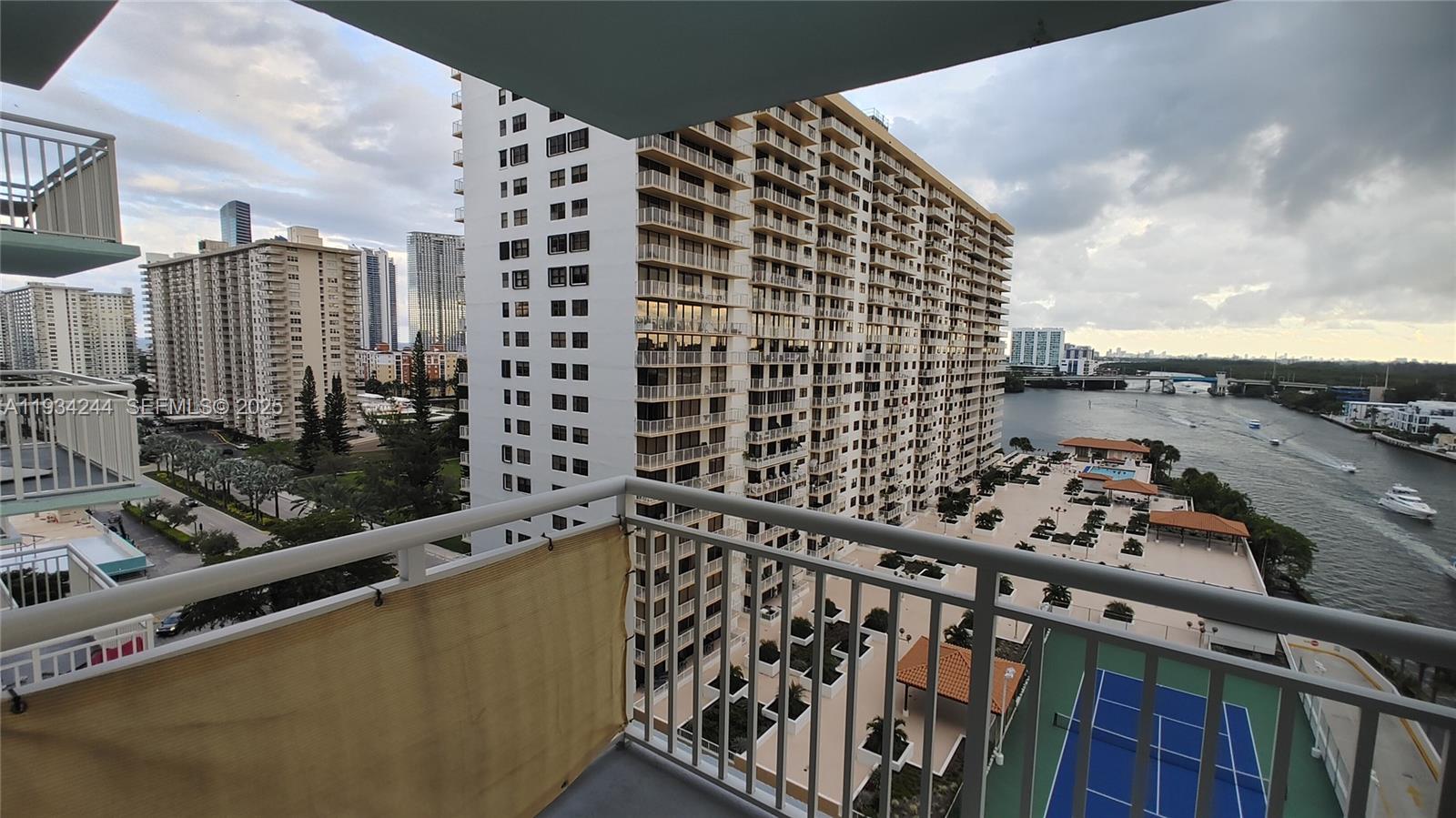 WINSTON TOWERS 500 CONDO - Residential